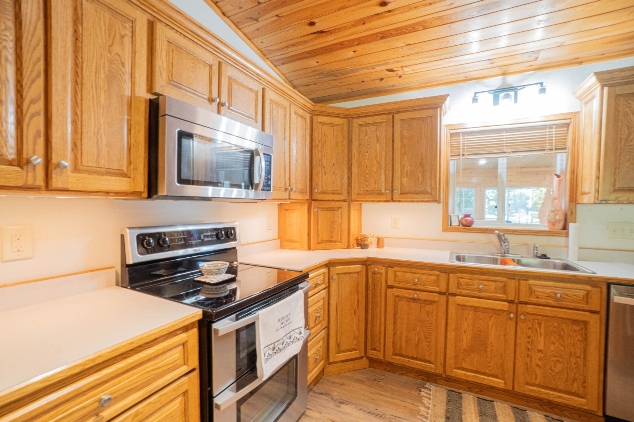 2010 single family home for sale at 424 Walker Avenue S in New York Mills, MN — 3 bed, 2 bath (photo 12 of 32)