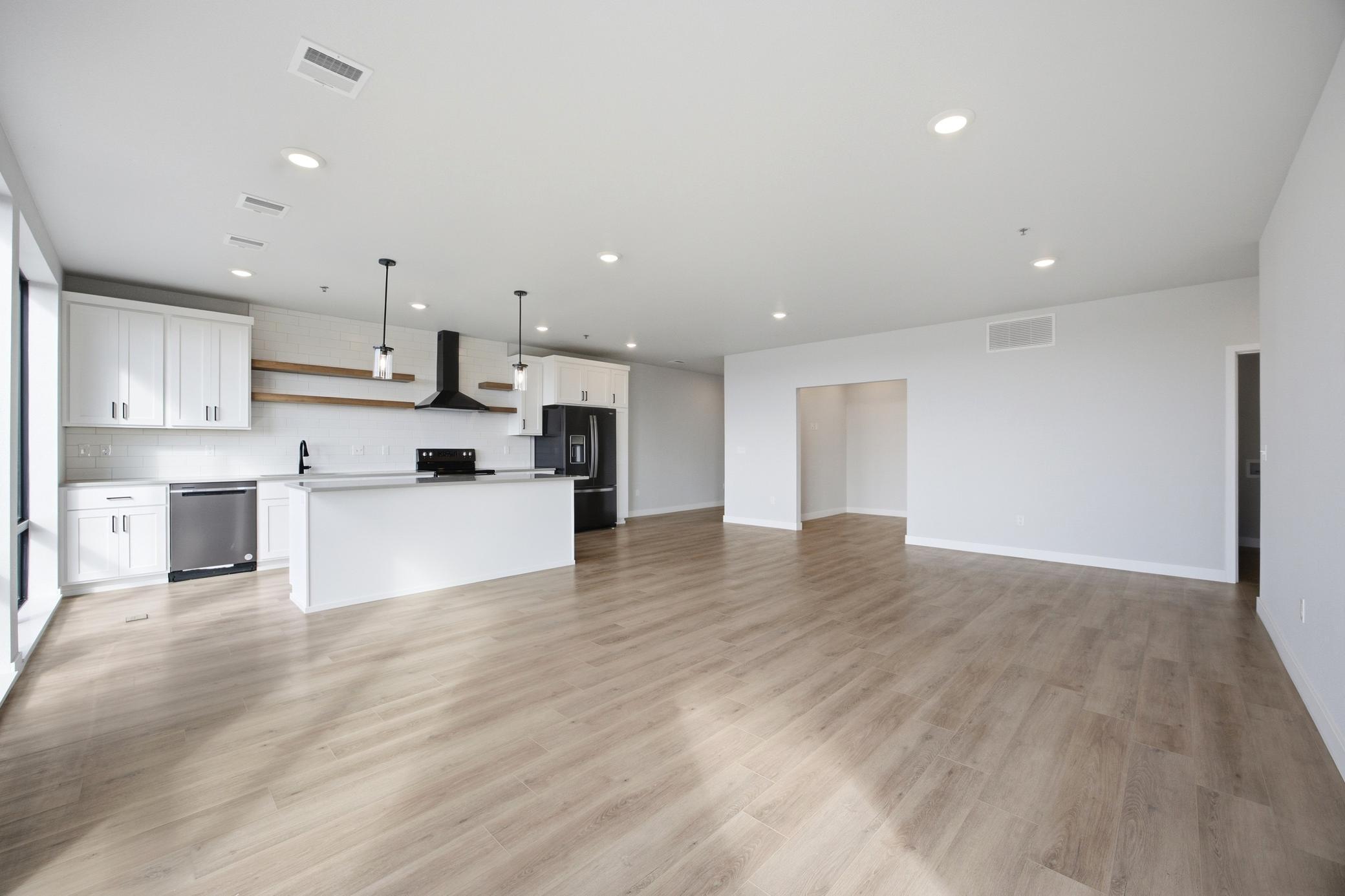 2024 condo for sale at 4470 24th Avenue S, Unit 605 in Fargo, ND — 2 bed, 2 bath (photo 4 of 26)