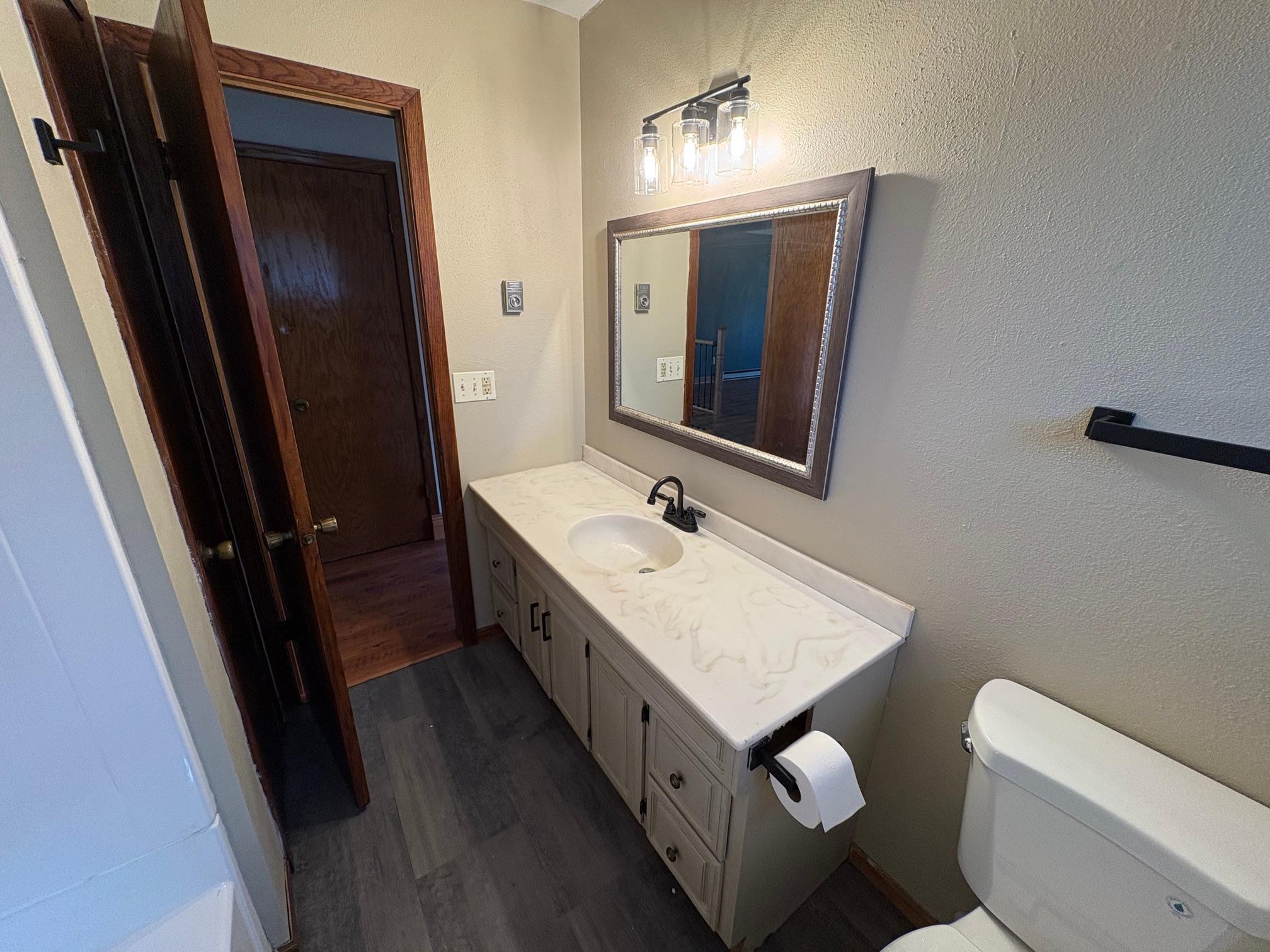 1978 single family home for sale at 507 18th Avenue N in Wahpeton, ND — 4 bed, 2 bath (photo 18 of 41)