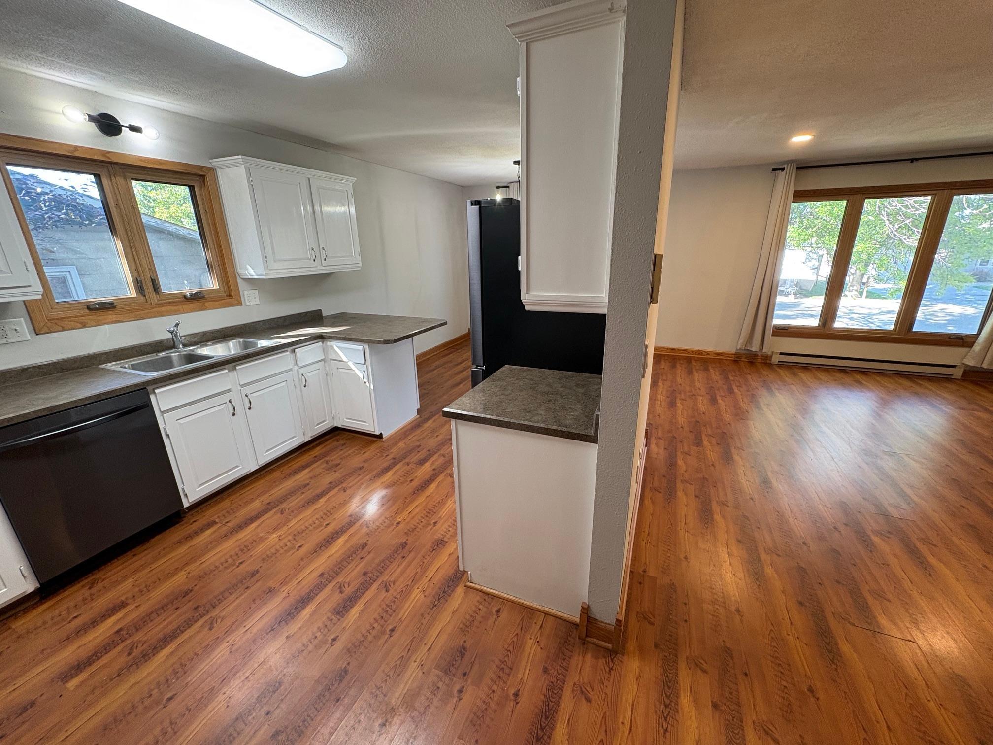 1978 single family home for sale at 507 18th Avenue N in Wahpeton, ND — 4 bed, 2 bath (photo 8 of 41)