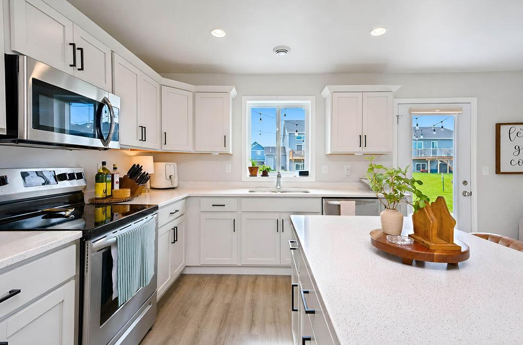 2023 single family home for sale at 1235 Rachel Drive W in West Fargo, ND — 3 bed, 3 bath (photo 15 of 39)