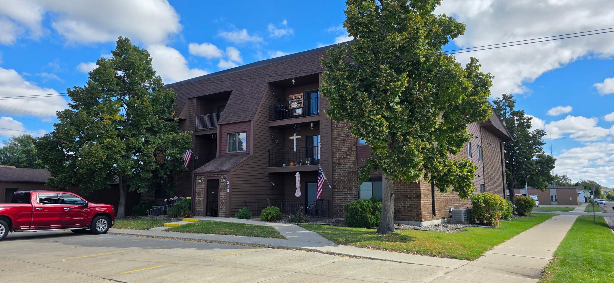 1994 home for sale at 215 3rd Avenue NE in Valley City, ND — 2 bed, 1 bath