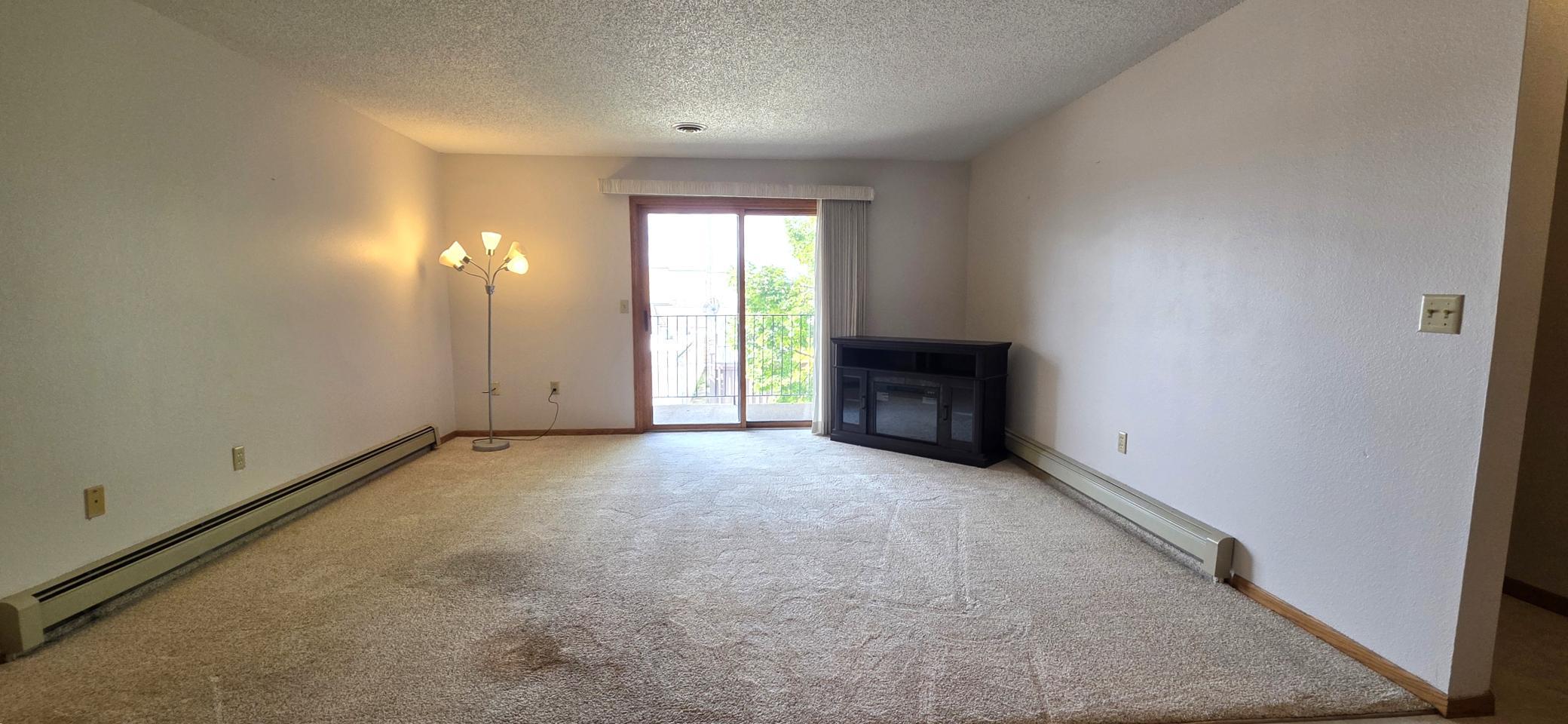 1994 home for sale at 215 3rd Avenue NE in Valley City, ND — 2 bed, 1 bath (photo 12 of 30)