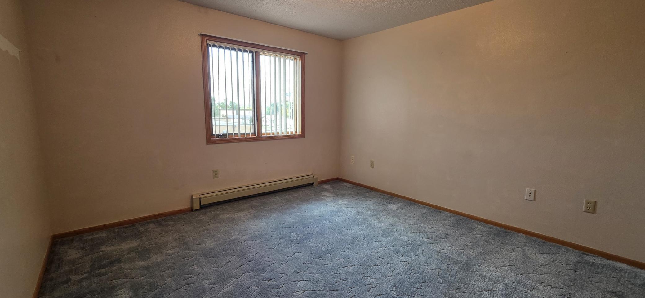 1994 home for sale at 215 3rd Avenue NE in Valley City, ND — 2 bed, 1 bath (photo 14 of 30)