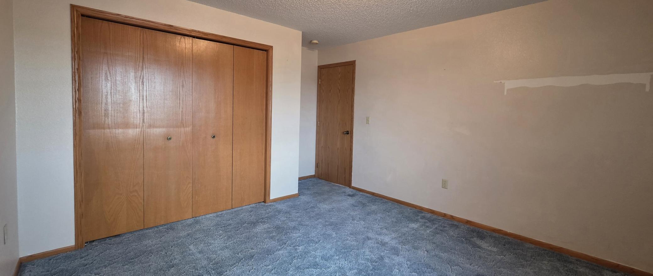 1994 home for sale at 215 3rd Avenue NE in Valley City, ND — 2 bed, 1 bath (photo 15 of 30)