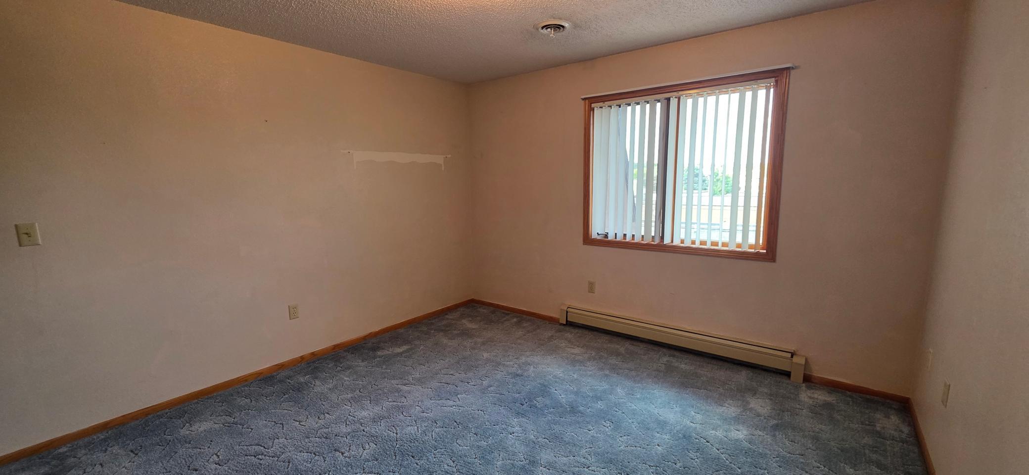 1994 home for sale at 215 3rd Avenue NE in Valley City, ND — 2 bed, 1 bath (photo 17 of 30)