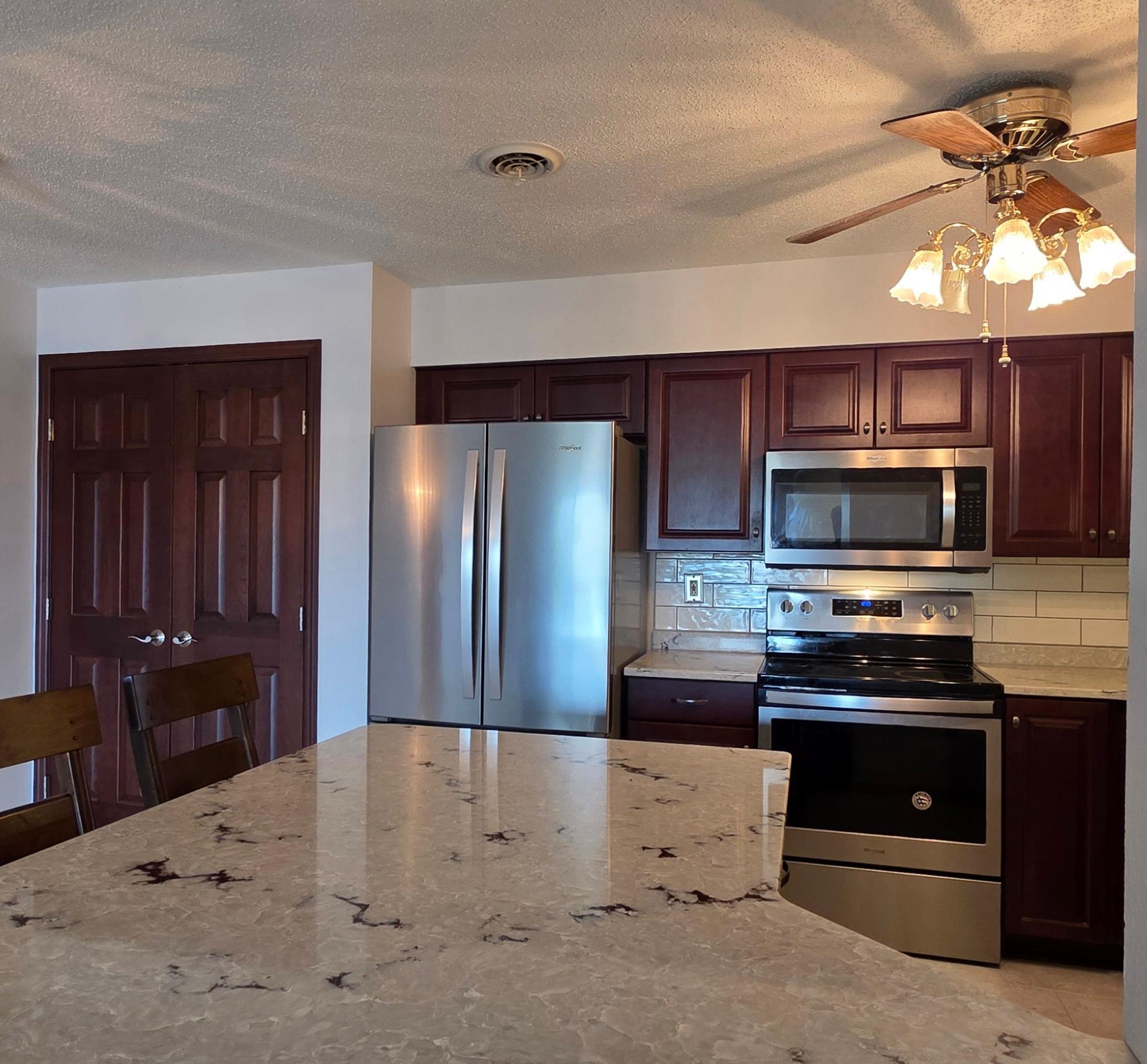 1994 home for sale at 215 3rd Avenue NE in Valley City, ND — 2 bed, 1 bath (photo 3 of 30)