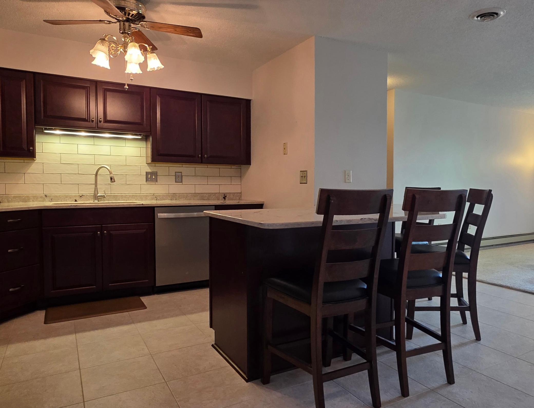 1994 home for sale at 215 3rd Avenue NE in Valley City, ND — 2 bed, 1 bath (photo 4 of 30)