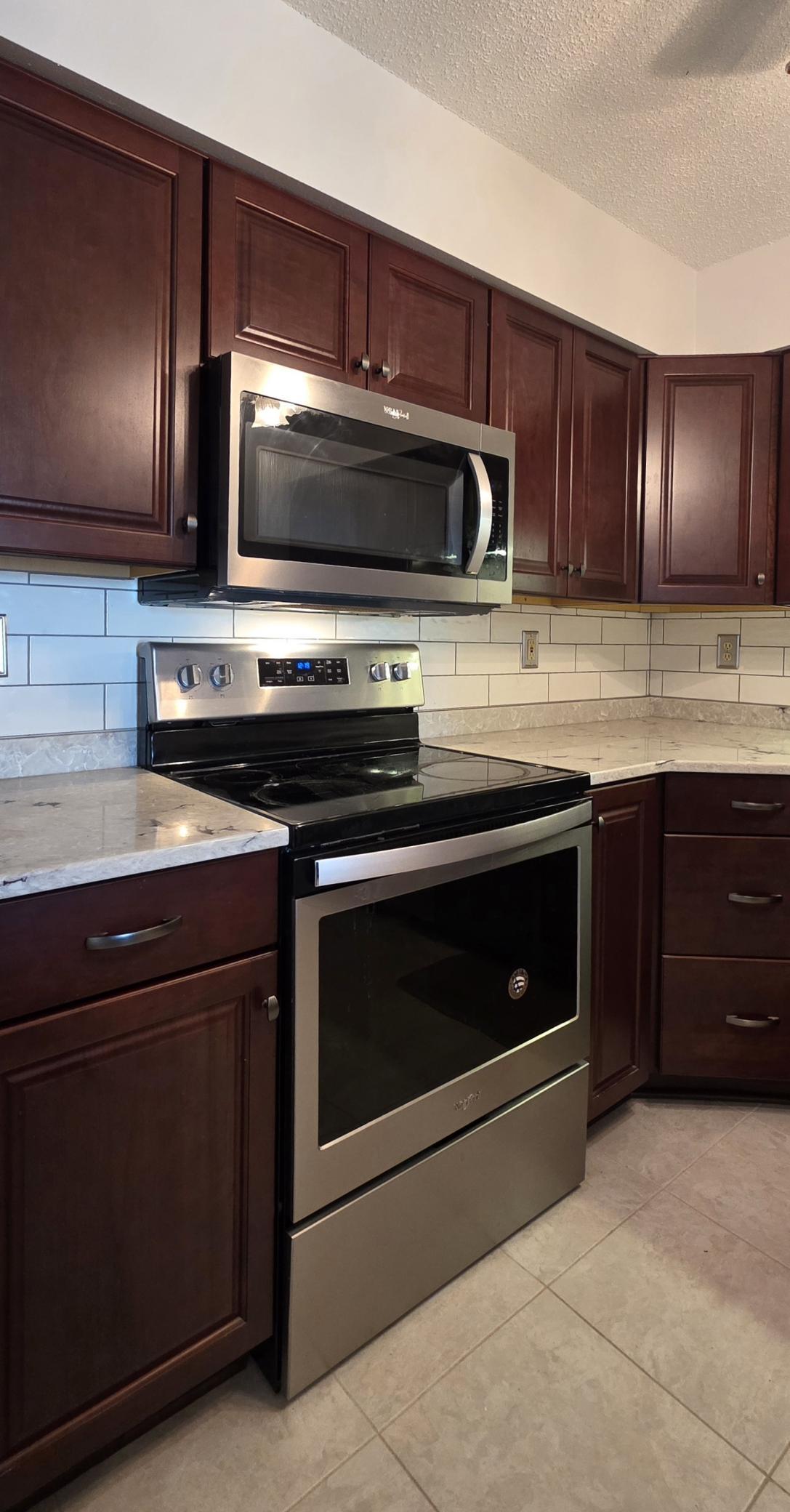 1994 home for sale at 215 3rd Avenue NE in Valley City, ND — 2 bed, 1 bath (photo 5 of 30)