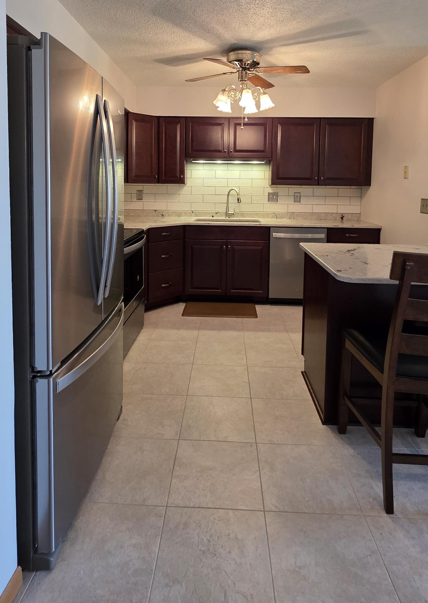 1994 home for sale at 215 3rd Avenue NE in Valley City, ND — 2 bed, 1 bath (photo 6 of 30)