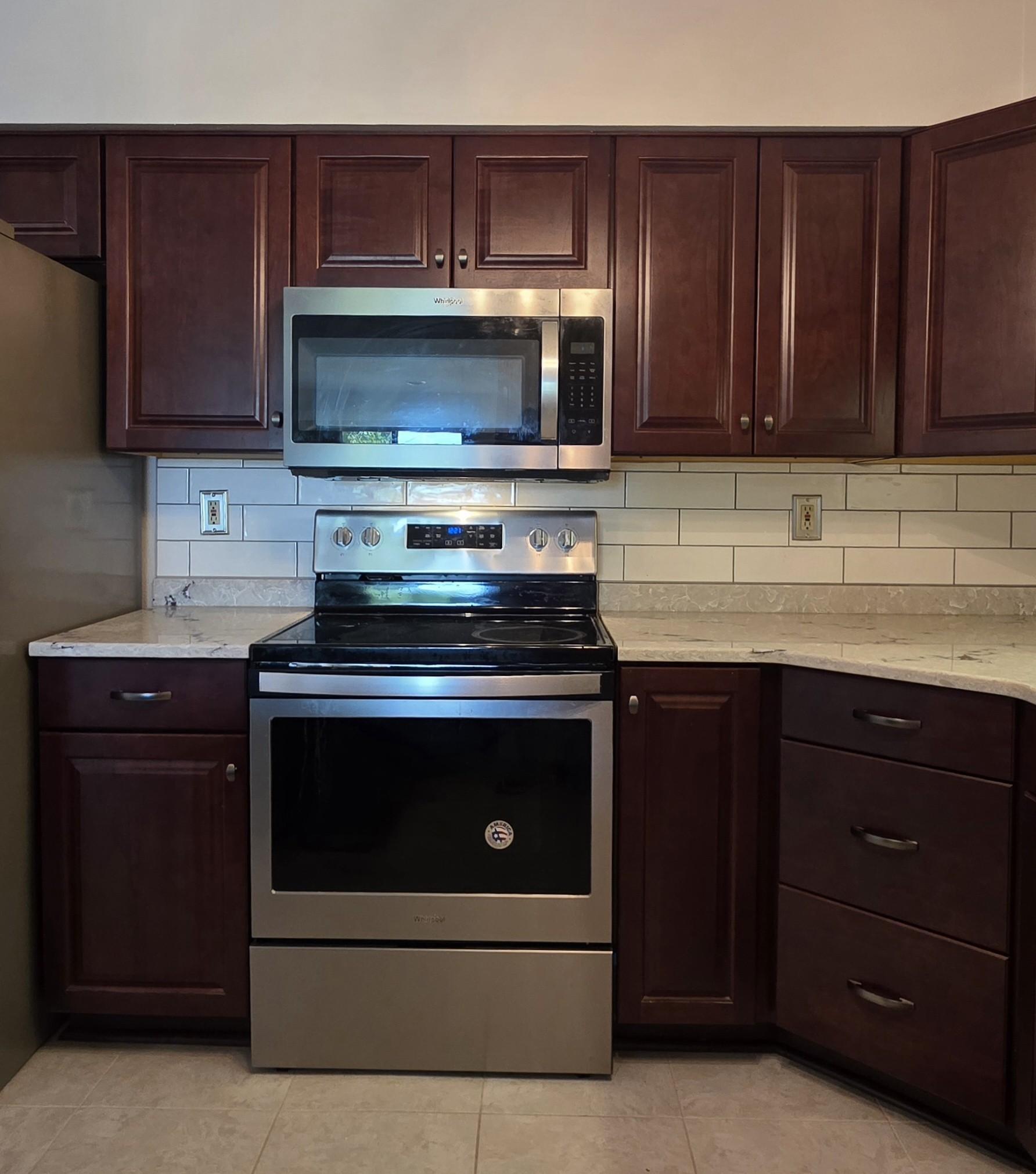 1994 home for sale at 215 3rd Avenue NE in Valley City, ND — 2 bed, 1 bath (photo 7 of 30)