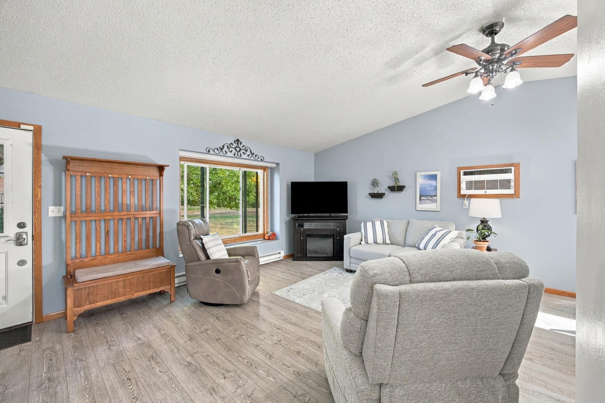 1991 single family home for sale at 3723 10th Street N in Fargo, ND — 4 bed, 2 bath (photo 11 of 30)