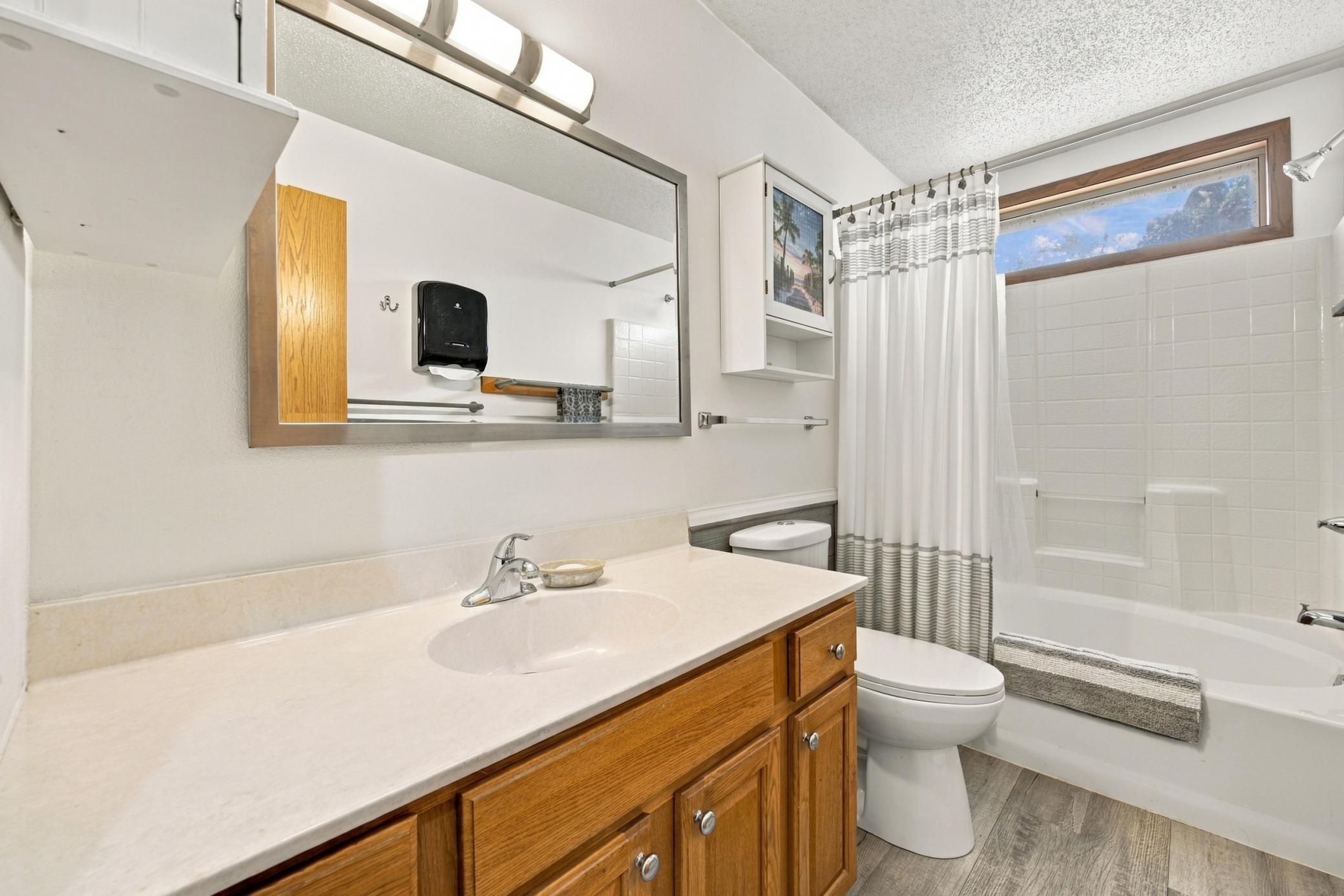 1991 single family home for sale at 3723 10th Street N in Fargo, ND — 4 bed, 2 bath (photo 12 of 30)