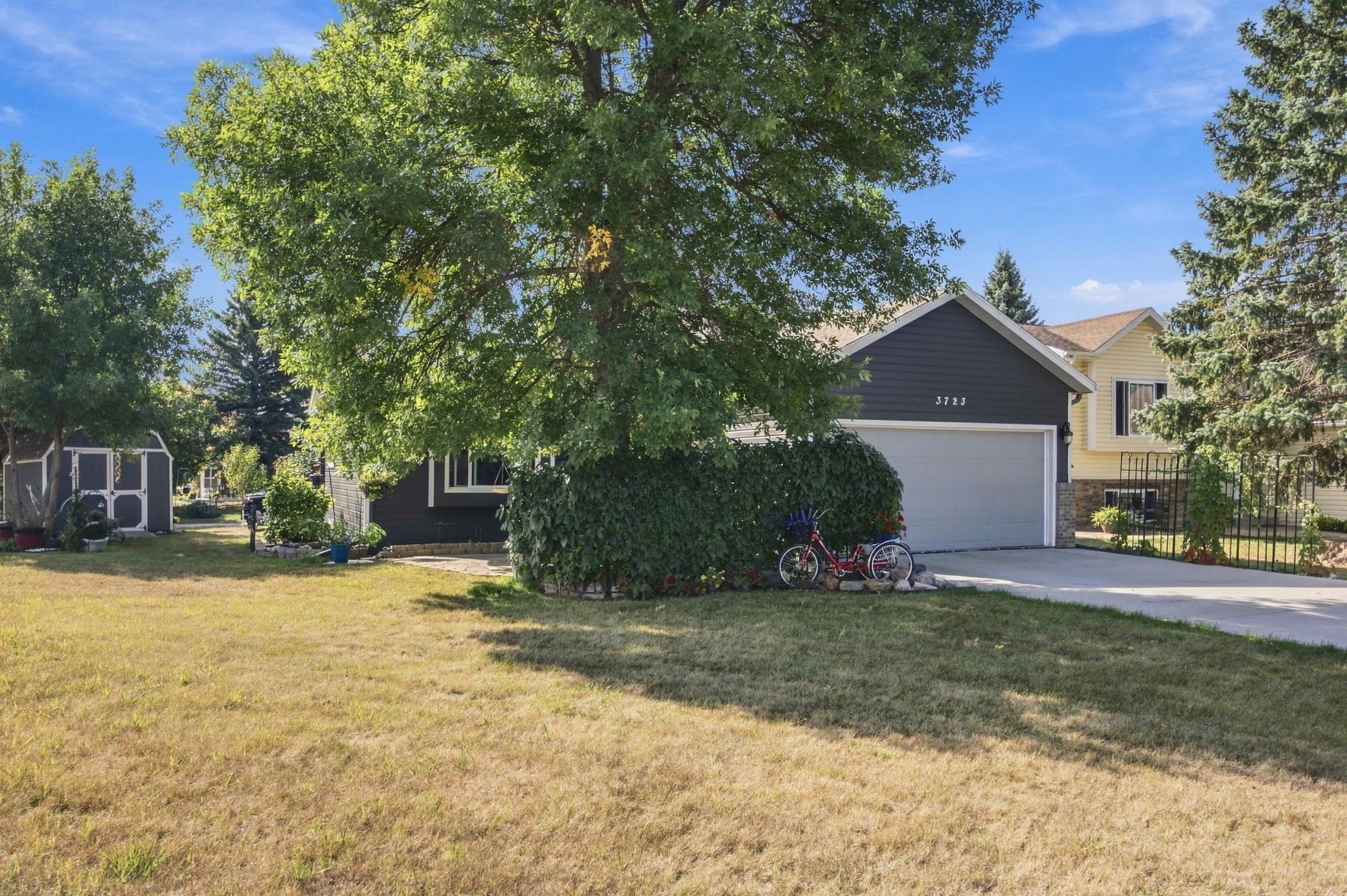 1991 single family home for sale at 3723 10th Street N in Fargo, ND — 4 bed, 2 bath (photo 3 of 30)