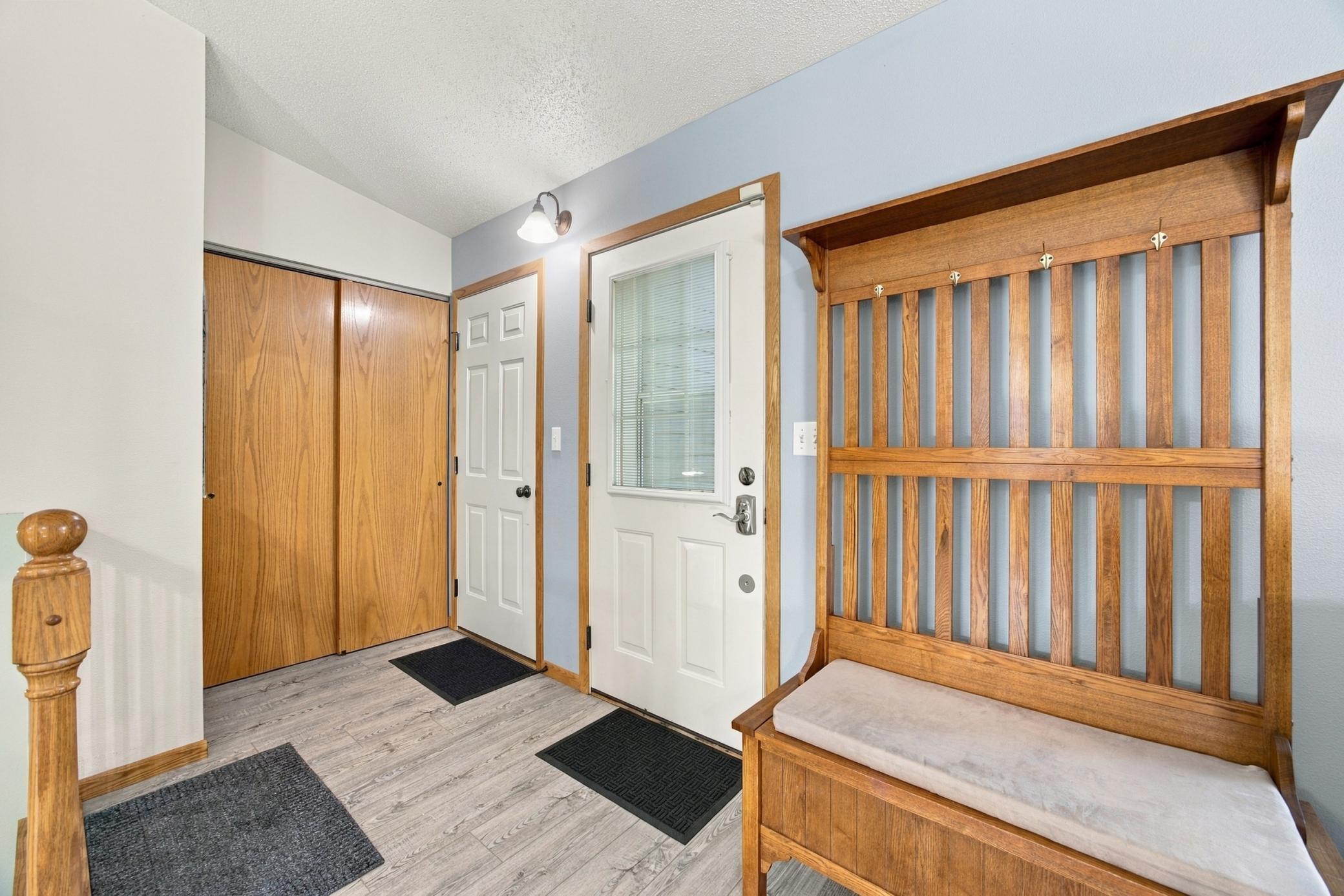 1991 single family home for sale at 3723 10th Street N in Fargo, ND — 4 bed, 2 bath (photo 4 of 30)