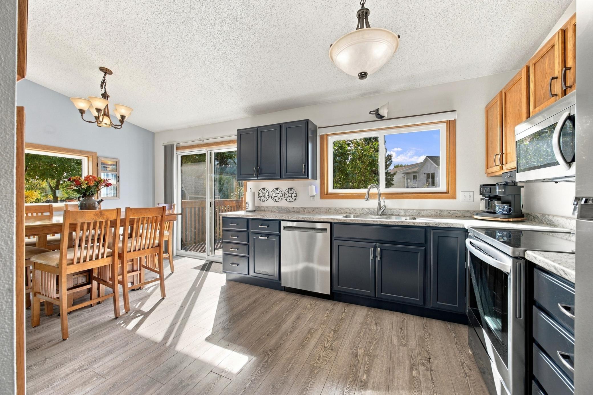 1991 single family home for sale at 3723 10th Street N in Fargo, ND — 4 bed, 2 bath (photo 6 of 30)