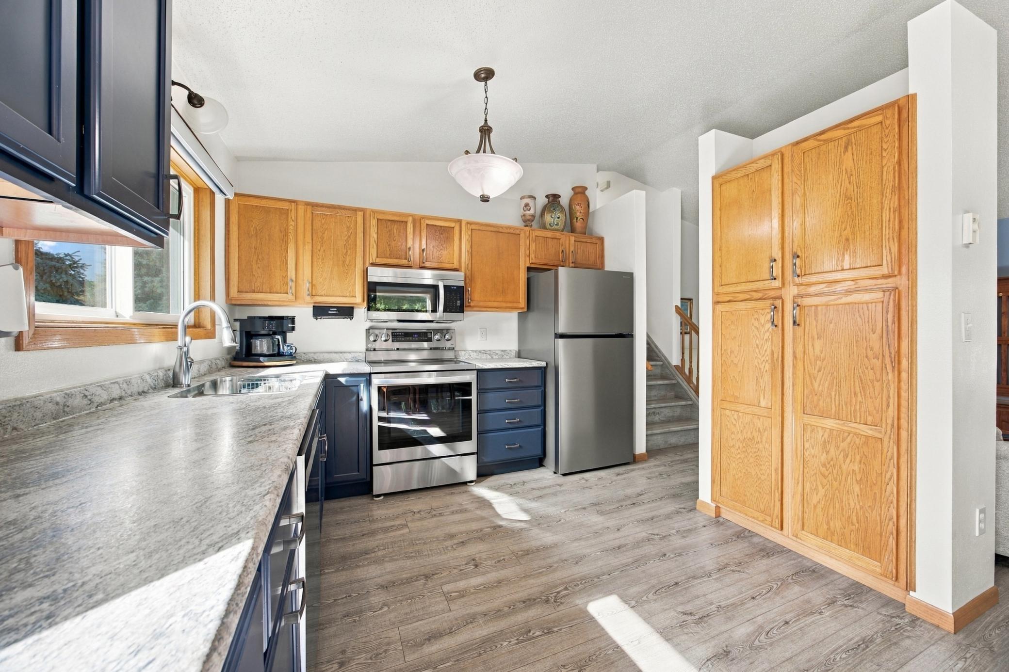 1991 single family home for sale at 3723 10th Street N in Fargo, ND — 4 bed, 2 bath (photo 7 of 30)