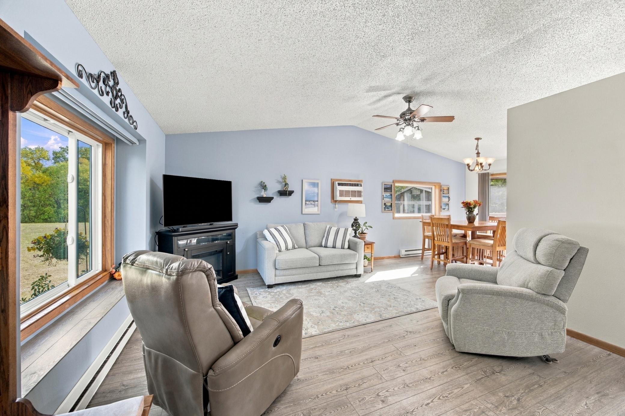 1991 single family home for sale at 3723 10th Street N in Fargo, ND — 4 bed, 2 bath (photo 10 of 30)