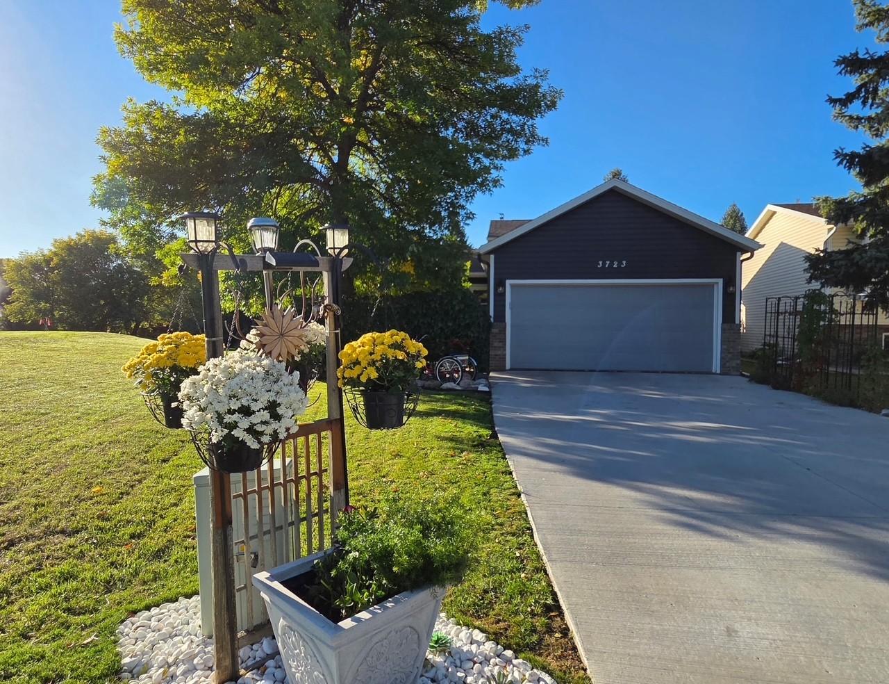 1991 single family home for sale at 3723 10th Street N in Fargo, ND — 4 bed, 2 bath