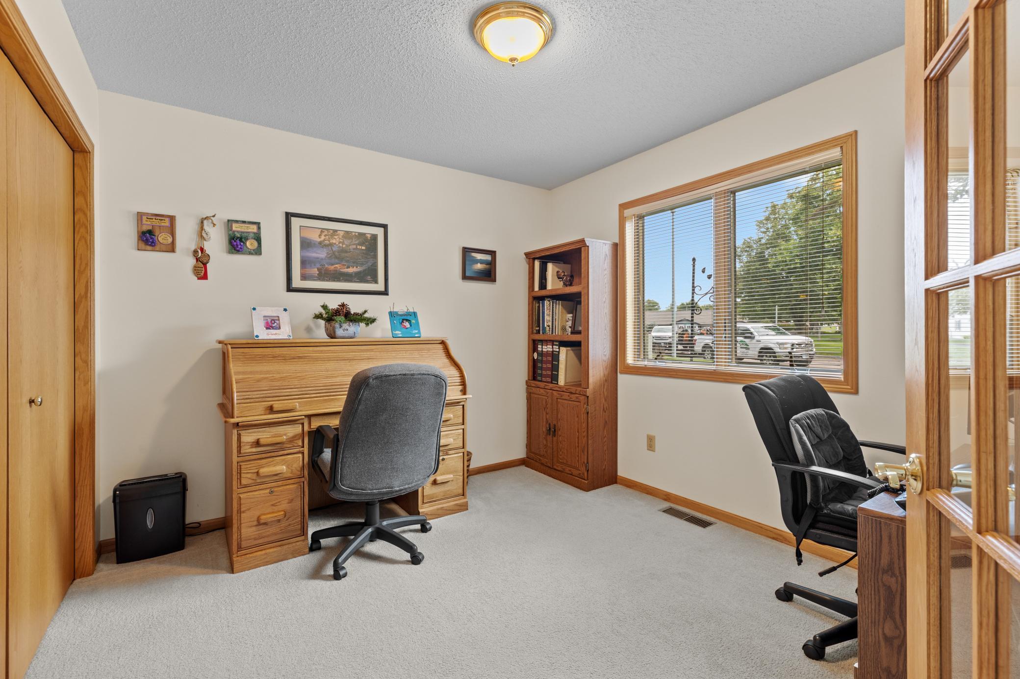 1996 single family home for sale at 2404 Woodridge Lane in Brainerd, MN — 3 bed, 2 bath (photo 2 of 25)
