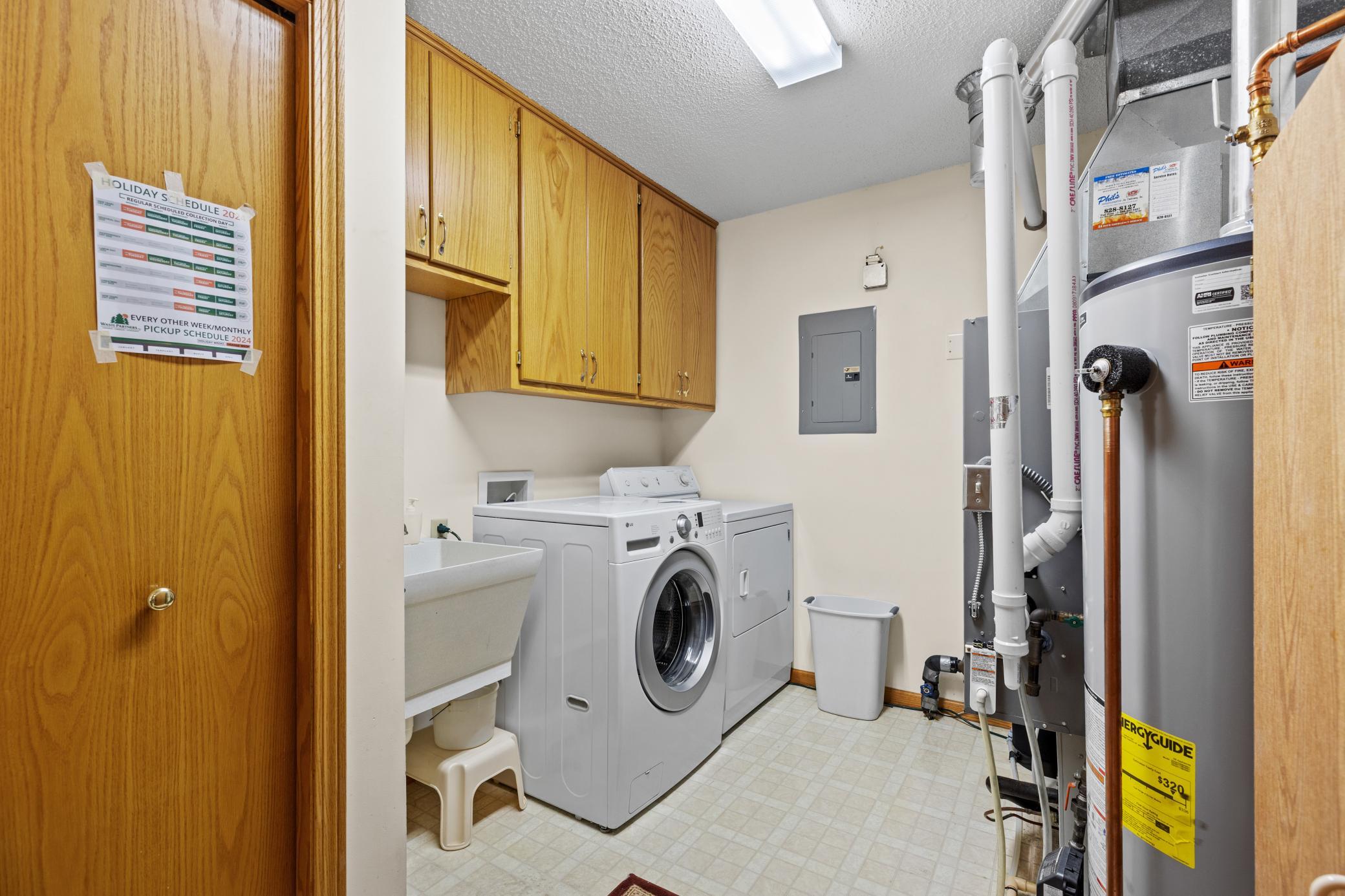 1996 single family home for sale at 2404 Woodridge Lane in Brainerd, MN — 3 bed, 2 bath (photo 20 of 25)