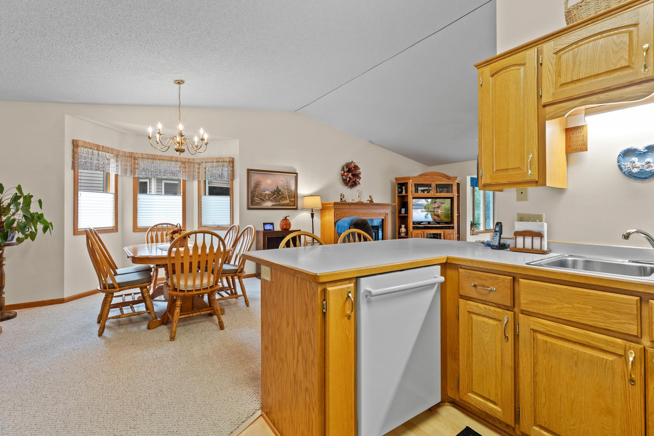 1996 single family home for sale at 2404 Woodridge Lane in Brainerd, MN — 3 bed, 2 bath (photo 5 of 25)