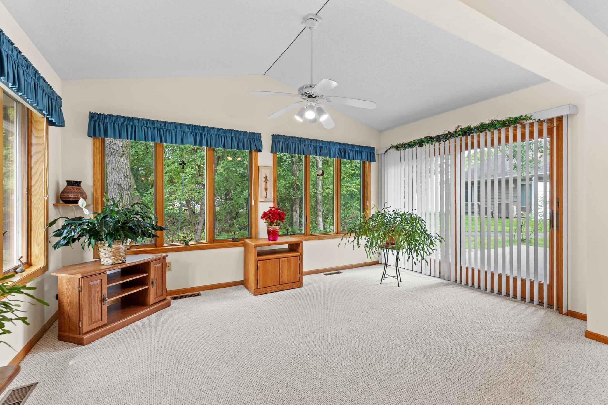 1996 single family home for sale at 2404 Woodridge Lane in Brainerd, MN — 3 bed, 2 bath (photo 9 of 25)