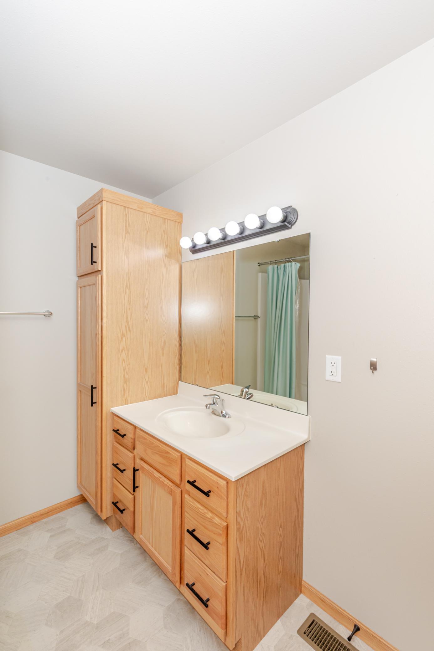 2020 single family home for sale at 3299 Maple Leaf Loop S in Fargo, ND — 3 bed, 2 bath (photo 26 of 44)