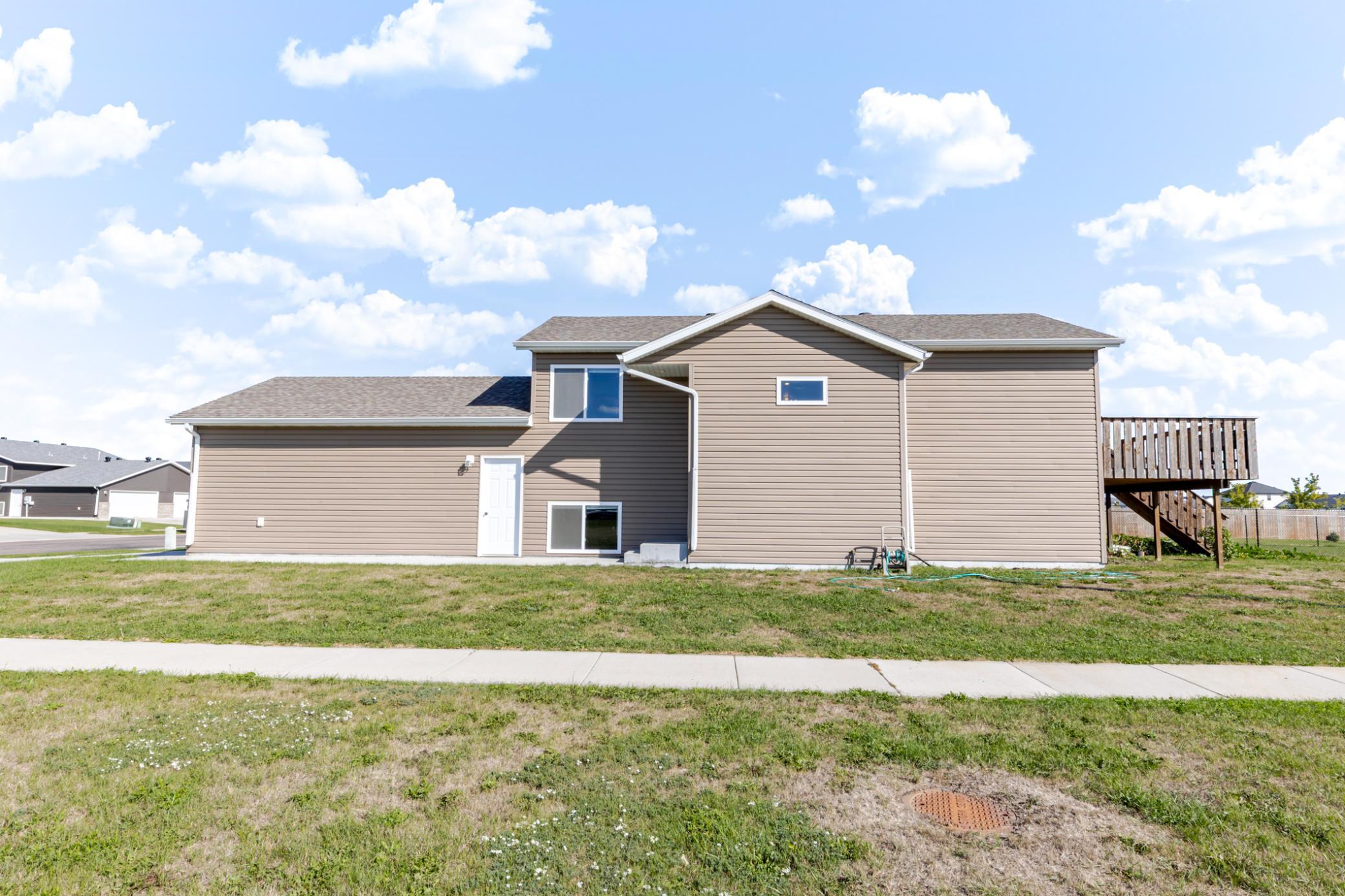 2020 single family home for sale at 3299 Maple Leaf Loop S in Fargo, ND — 3 bed, 2 bath (photo 6 of 44)