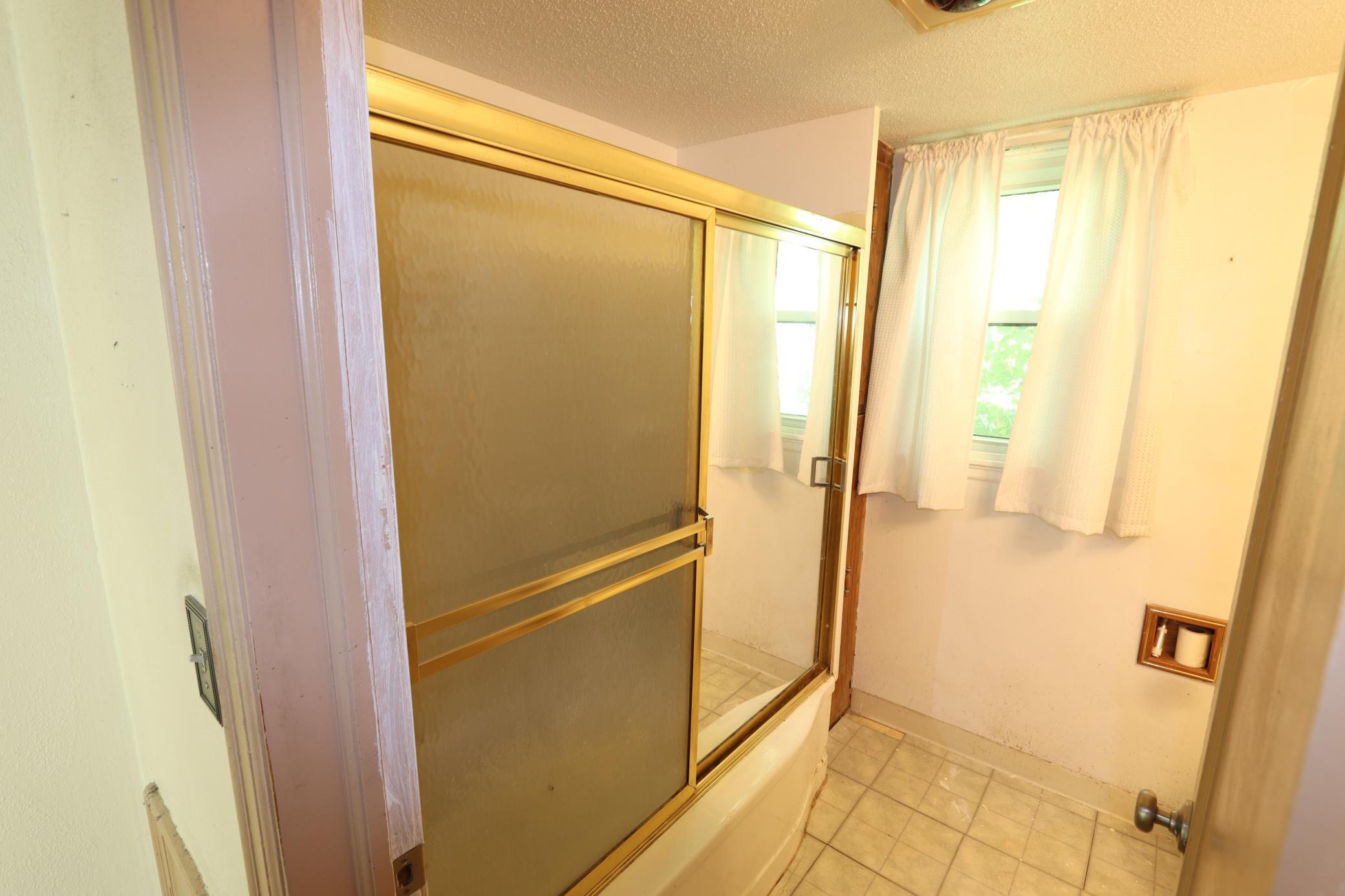 1936 single family home for sale at 1105 15th Street S in Fargo, ND — 2 bed, 1 bath (photo 11 of 36)
