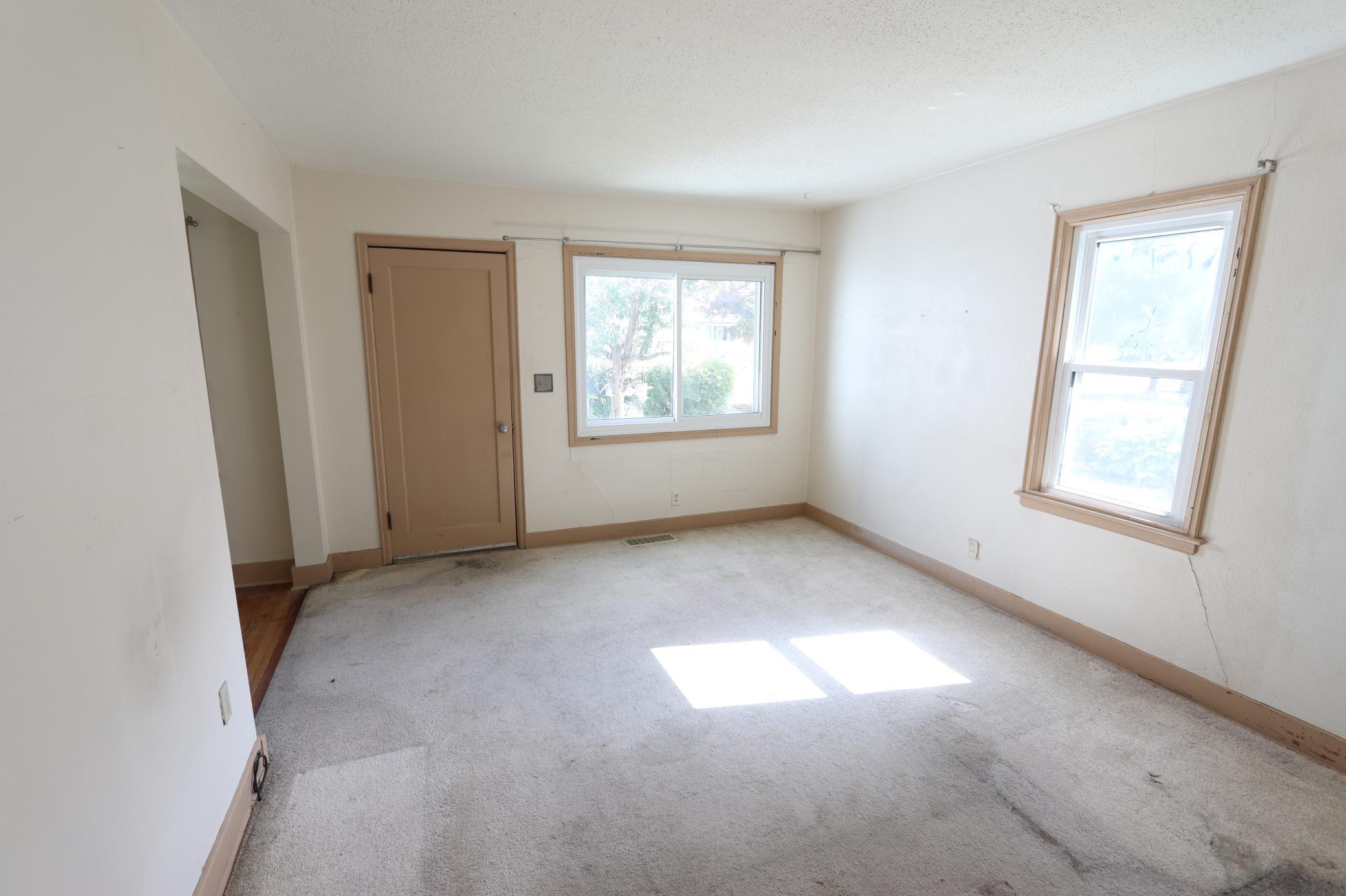1936 single family home for sale at 1105 15th Street S in Fargo, ND — 2 bed, 1 bath (photo 3 of 36)