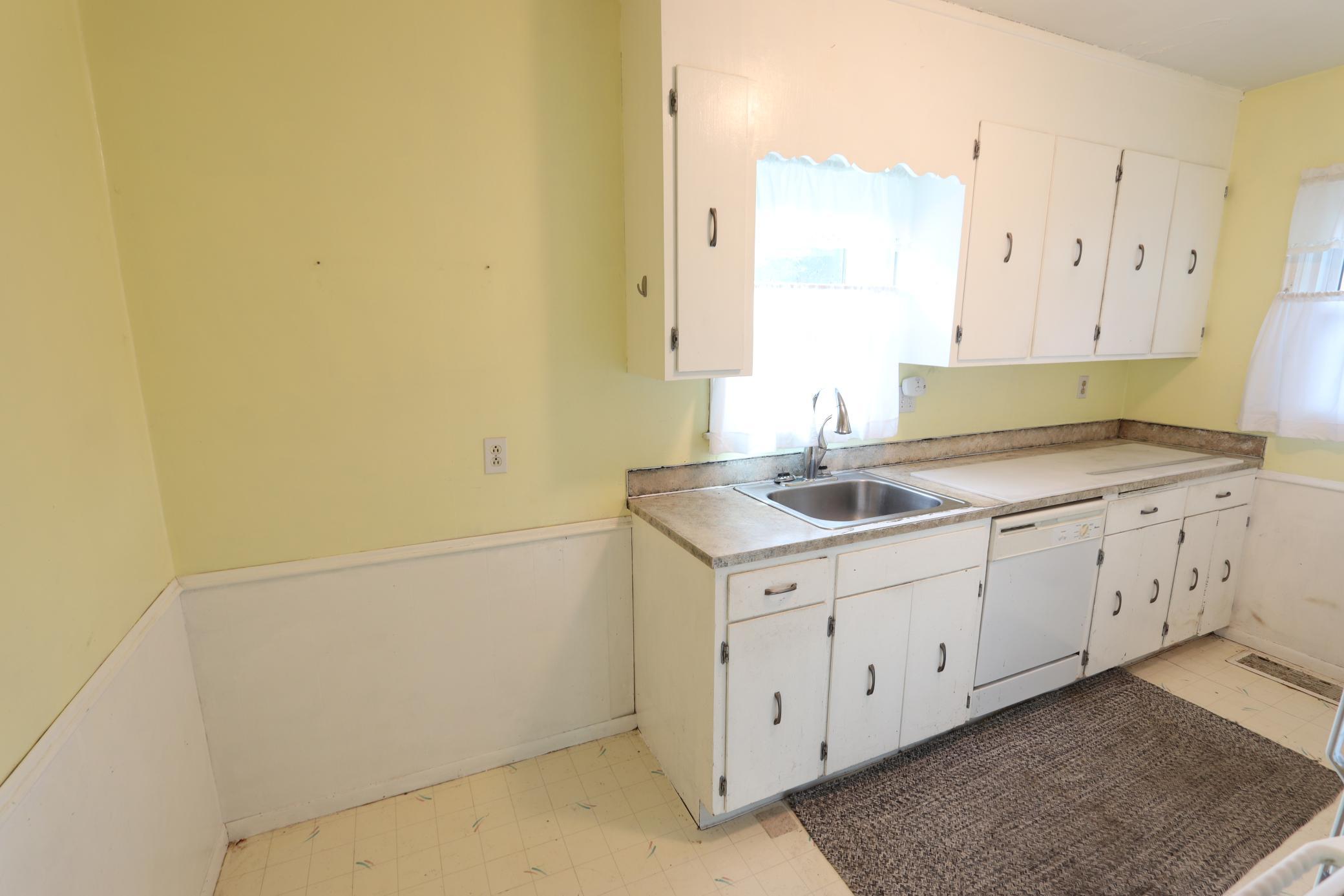 1936 single family home for sale at 1105 15th Street S in Fargo, ND — 2 bed, 1 bath (photo 7 of 36)