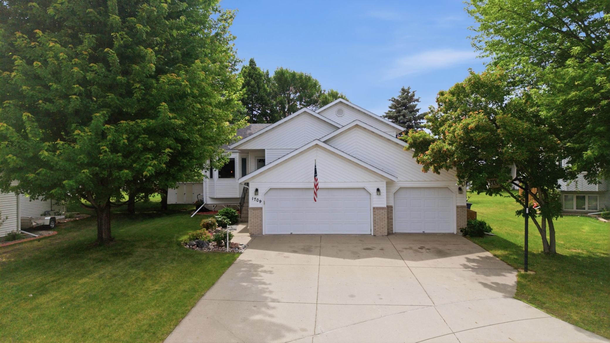 1709 33 1/2 Street S, Moorhead, MN