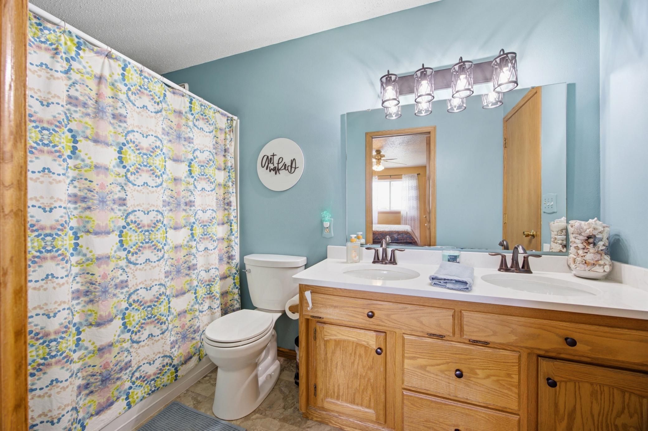 1994 single family home for sale at 1709 33 1/2 Street S in Moorhead, MN — 4 bed, 2 bath (photo 14 of 34)