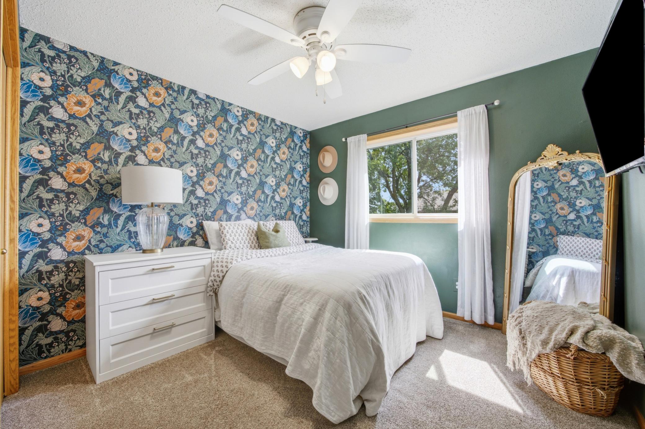 1994 single family home for sale at 1709 33 1/2 Street S in Moorhead, MN — 4 bed, 2 bath (photo 15 of 34)