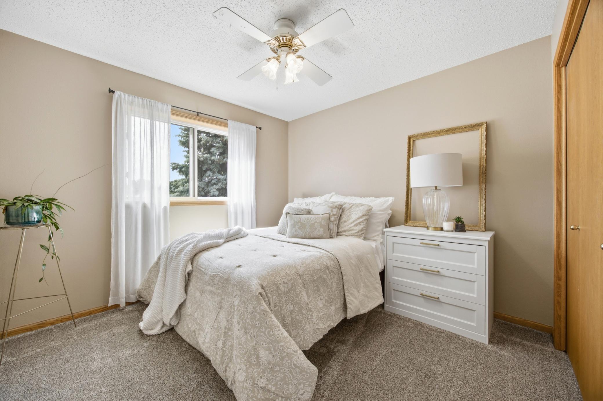 1994 single family home for sale at 1709 33 1/2 Street S in Moorhead, MN — 4 bed, 2 bath (photo 16 of 34)
