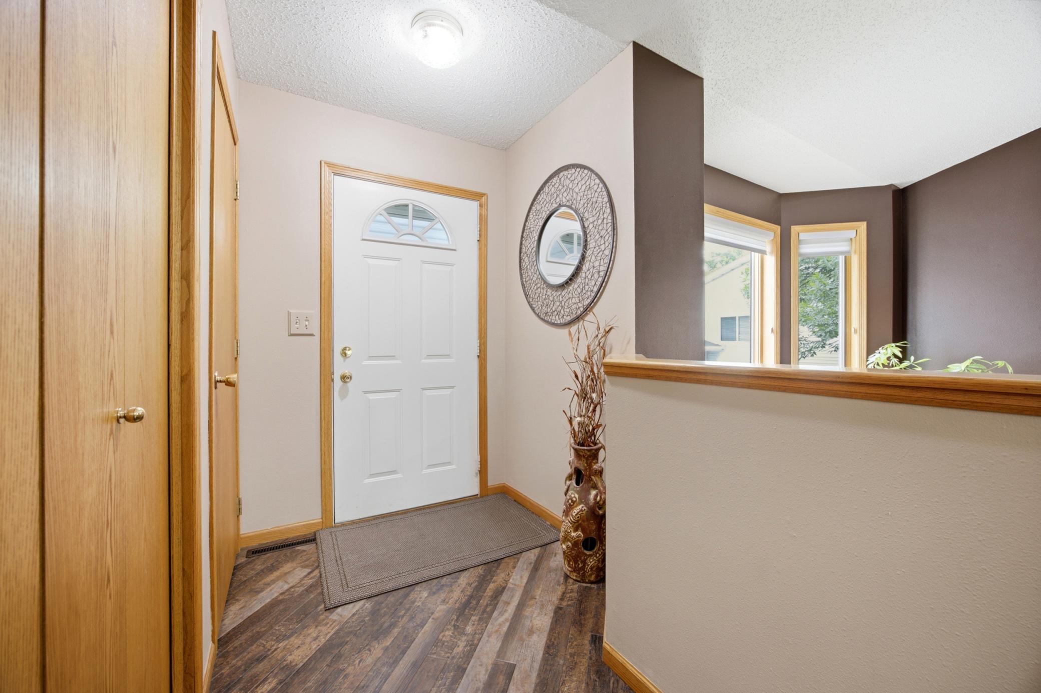 1994 single family home for sale at 1709 33 1/2 Street S in Moorhead, MN — 4 bed, 2 bath (photo 3 of 34)