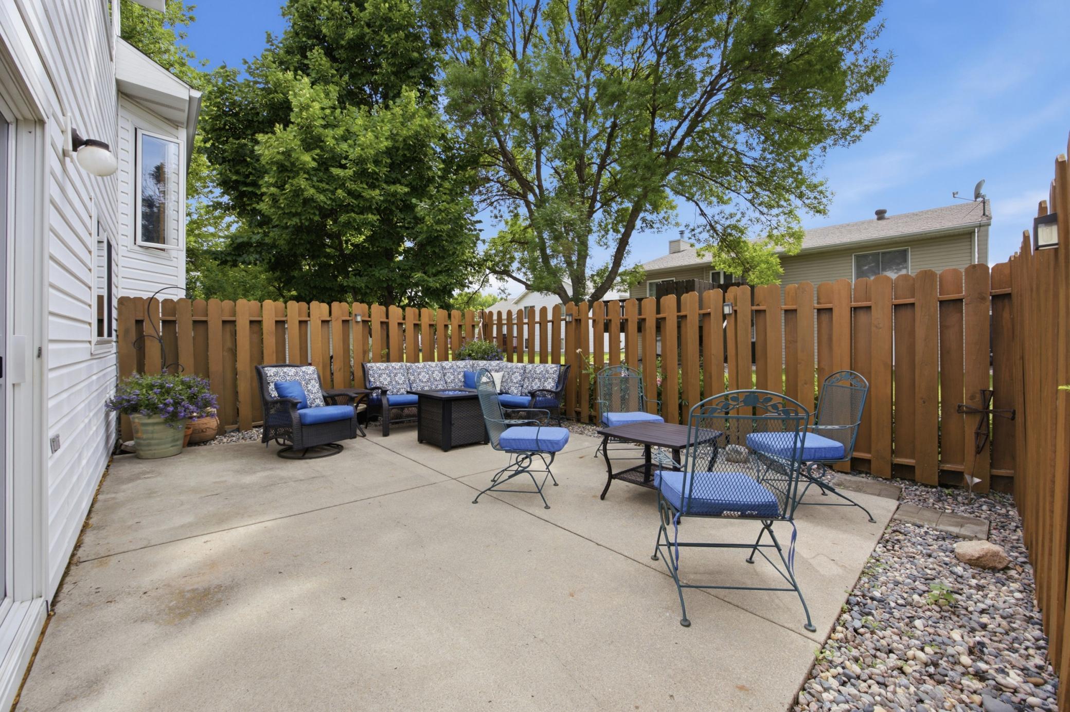 1994 single family home for sale at 1709 33 1/2 Street S in Moorhead, MN — 4 bed, 2 bath (photo 24 of 34)