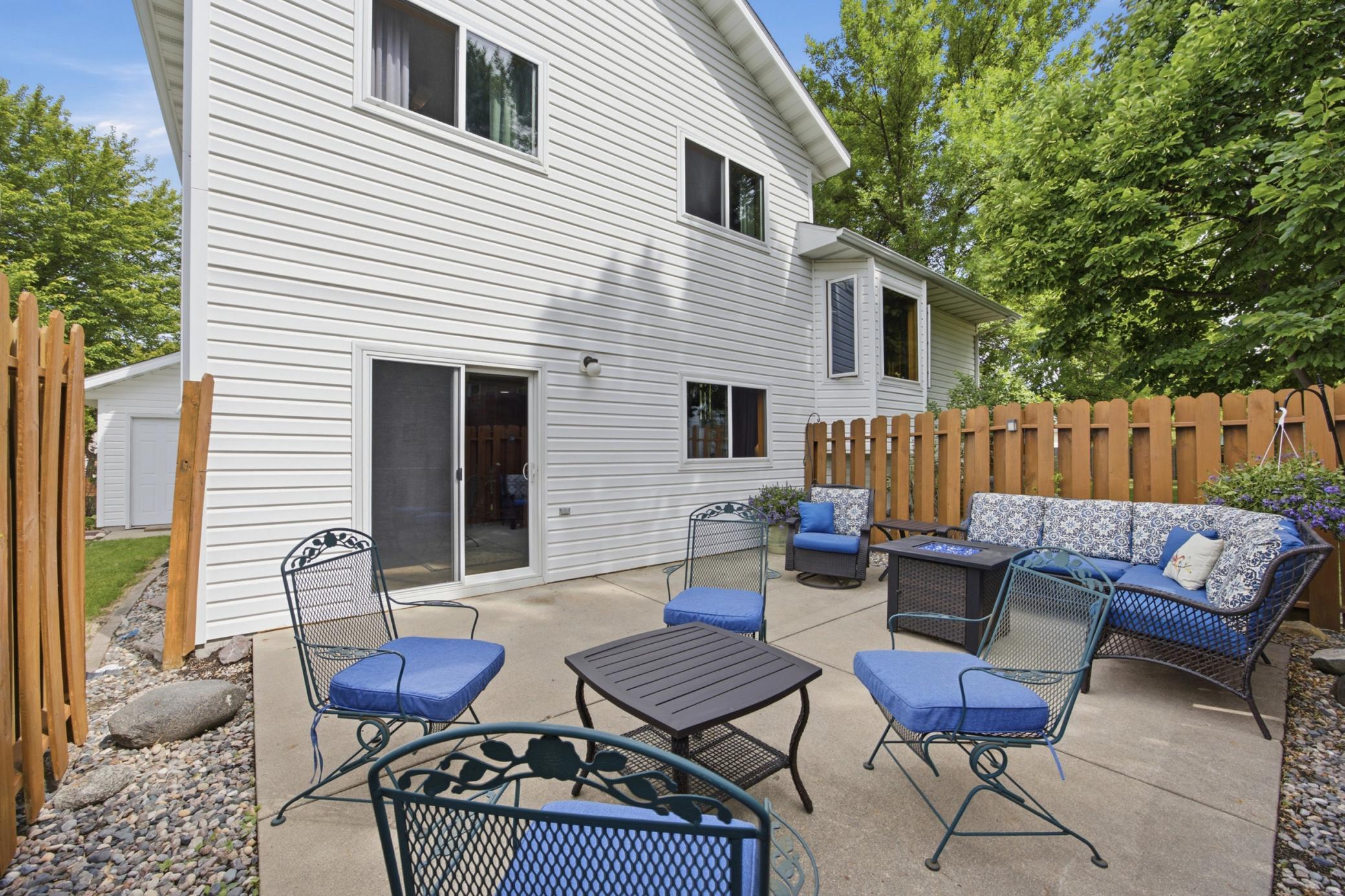 1994 single family home for sale at 1709 33 1/2 Street S in Moorhead, MN — 4 bed, 2 bath (photo 25 of 34)