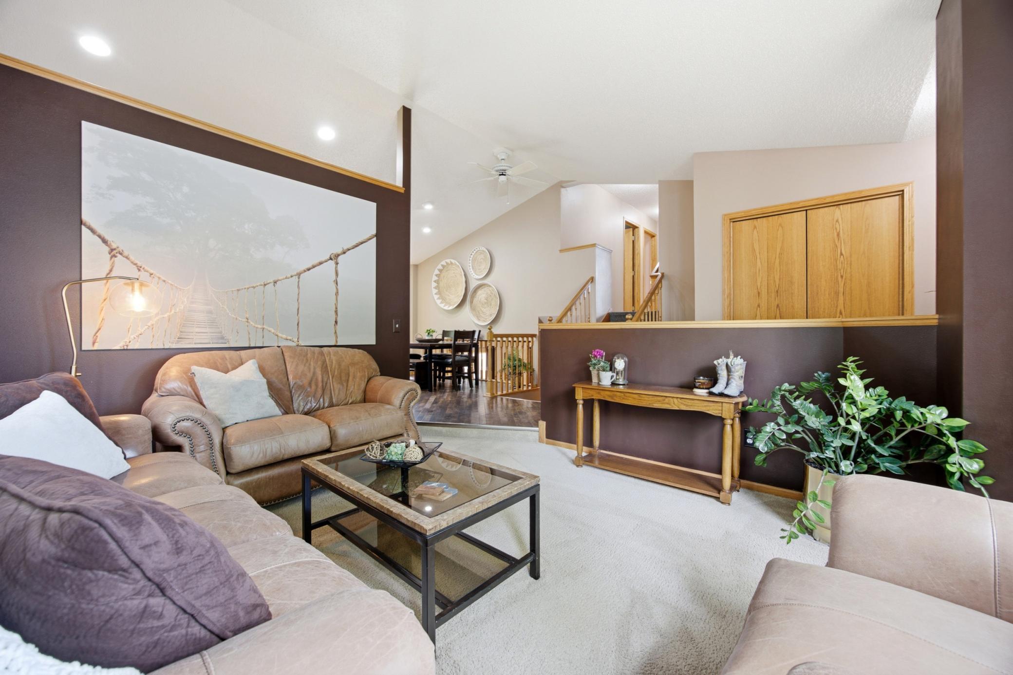 1994 single family home for sale at 1709 33 1/2 Street S in Moorhead, MN — 4 bed, 2 bath (photo 5 of 34)