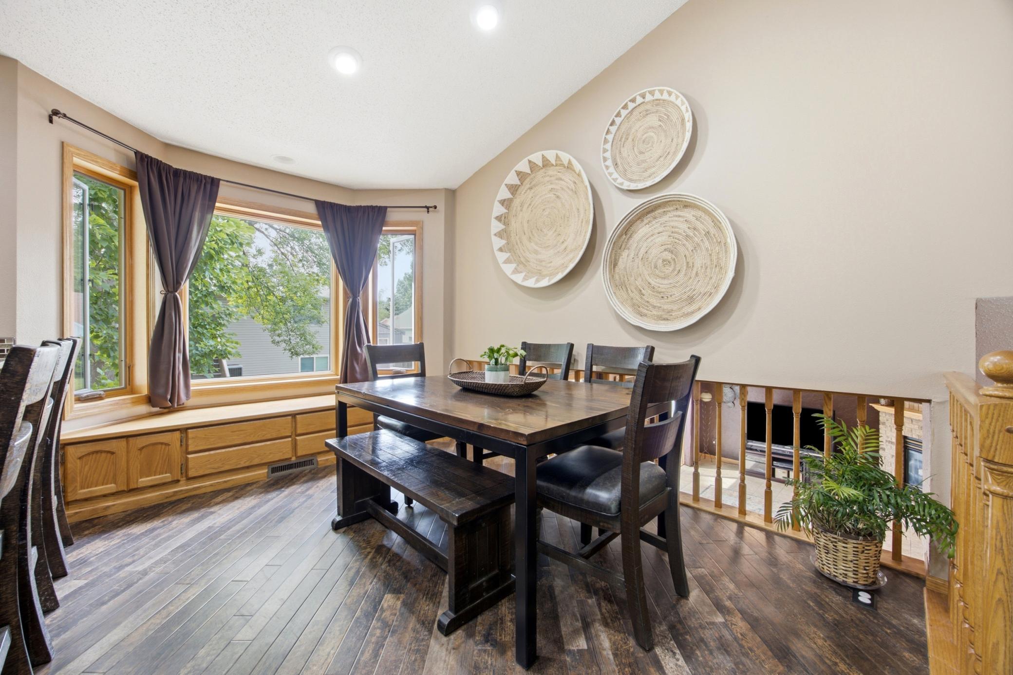 1994 single family home for sale at 1709 33 1/2 Street S in Moorhead, MN — 4 bed, 2 bath (photo 8 of 34)