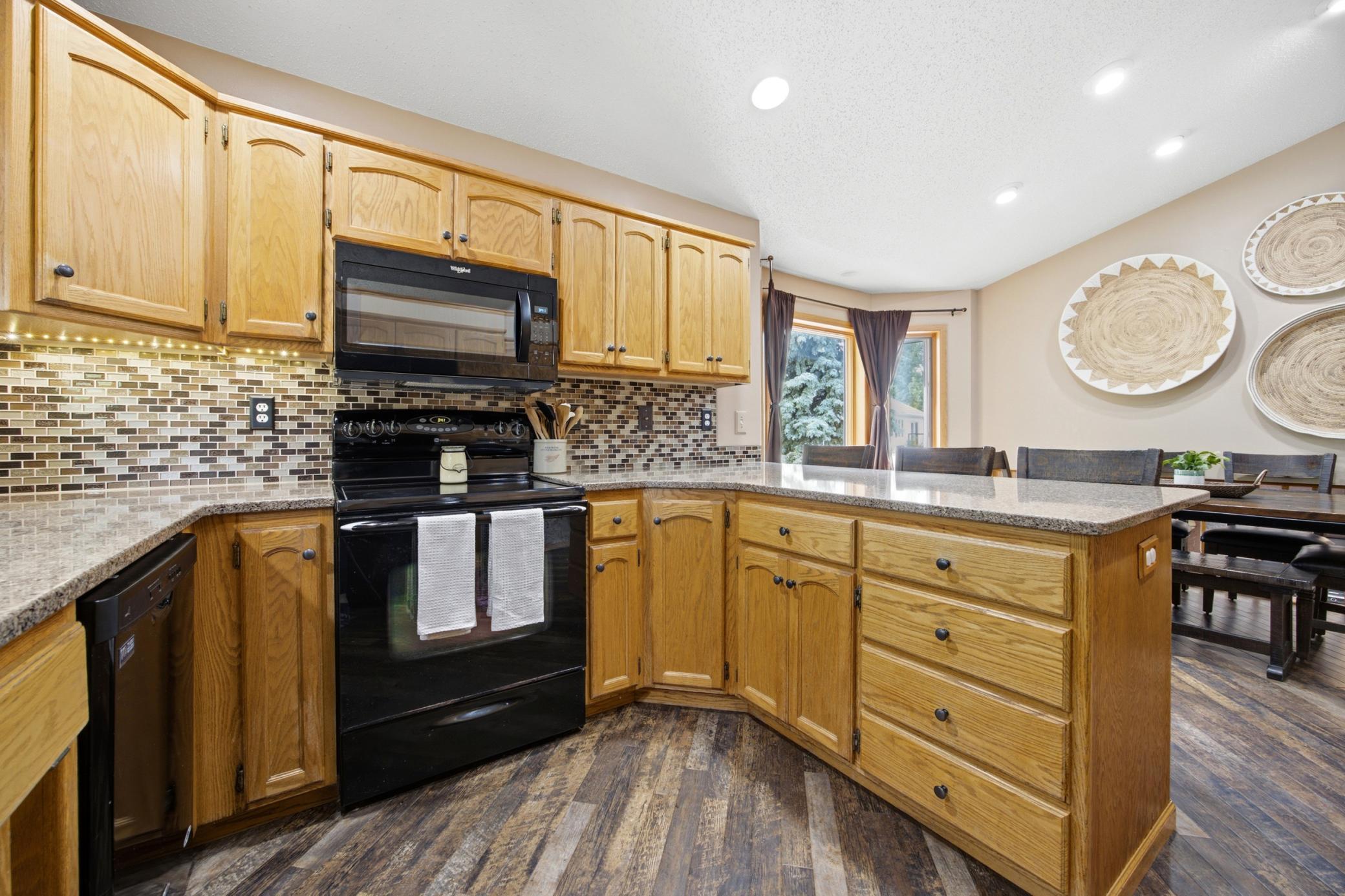 1994 single family home for sale at 1709 33 1/2 Street S in Moorhead, MN — 4 bed, 2 bath (photo 10 of 34)