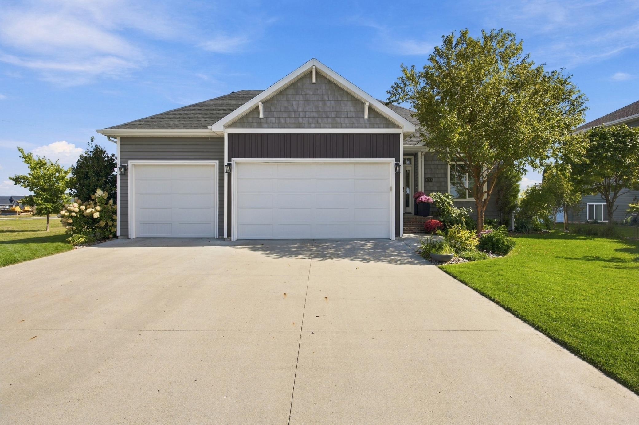 2017 single family home for sale at 6016 Autumn Drive S in Fargo, ND — 4 bed, 3 bath (photo 2 of 43)