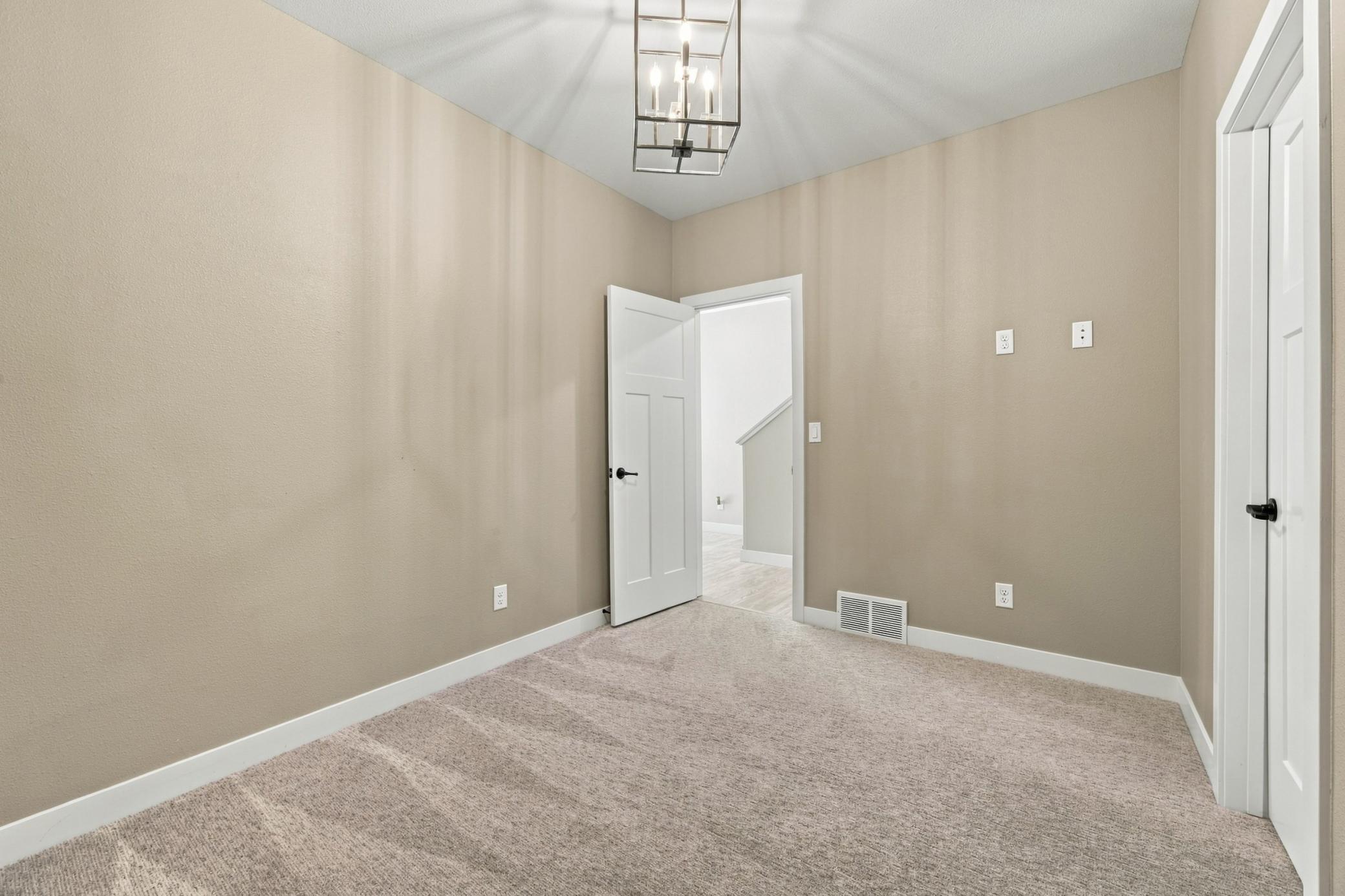 2017 single family home for sale at 6016 Autumn Drive S in Fargo, ND — 4 bed, 3 bath (photo 31 of 43)