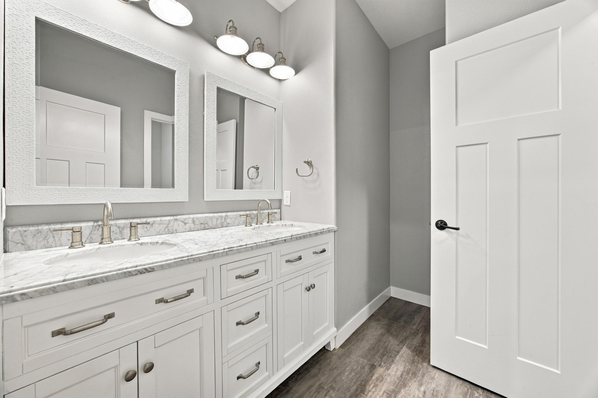 2017 single family home for sale at 6016 Autumn Drive S in Fargo, ND — 4 bed, 3 bath (photo 35 of 43)