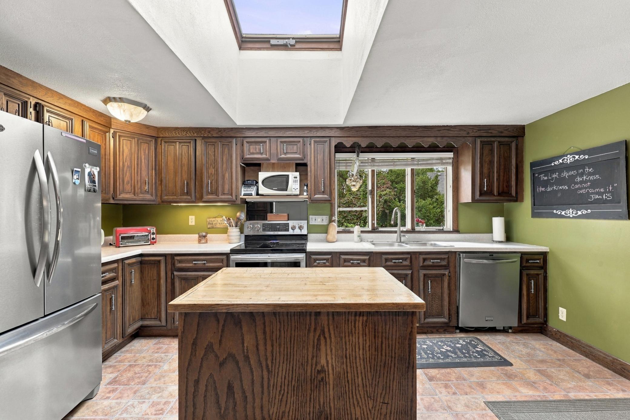 1897 single family home for sale at 1332 5th Avenue S in Fargo, ND — 4 bed, 4 bath (photo 12 of 40)