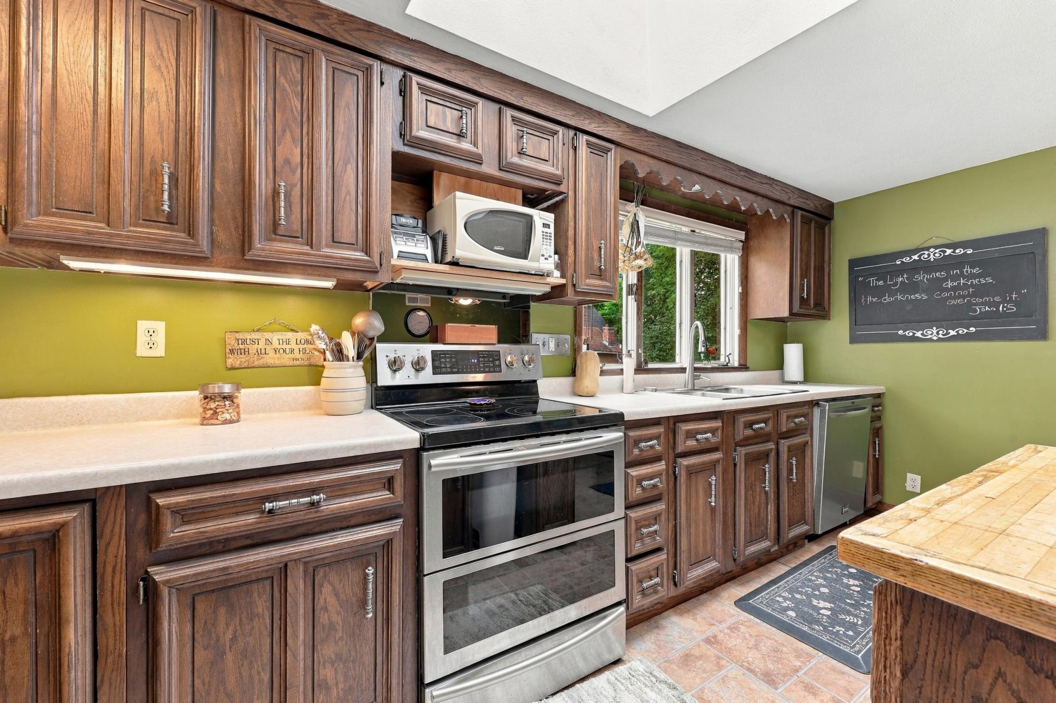 1897 single family home for sale at 1332 5th Avenue S in Fargo, ND — 4 bed, 4 bath (photo 14 of 40)