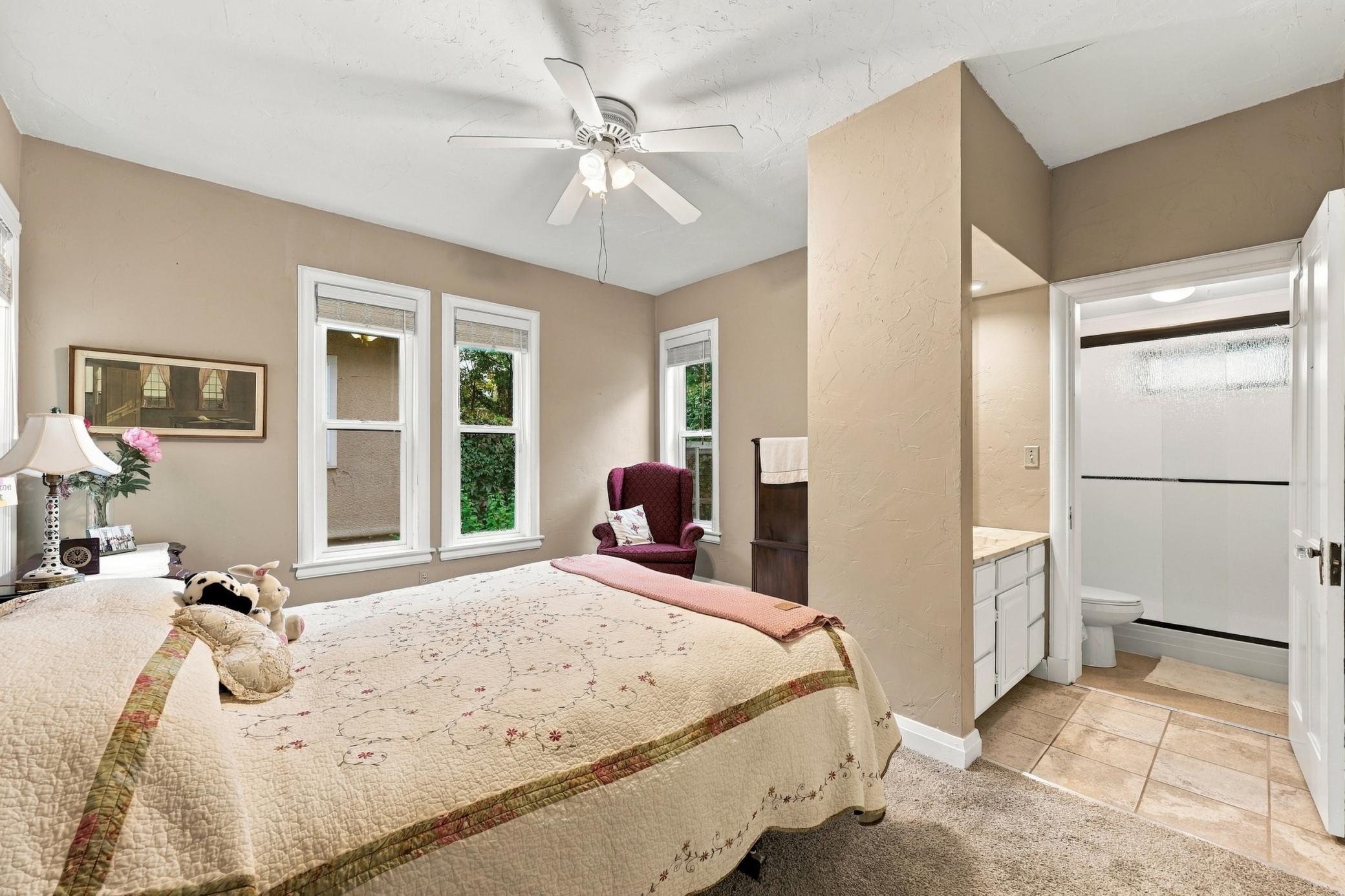 1897 single family home for sale at 1332 5th Avenue S in Fargo, ND — 4 bed, 4 bath (photo 15 of 40)