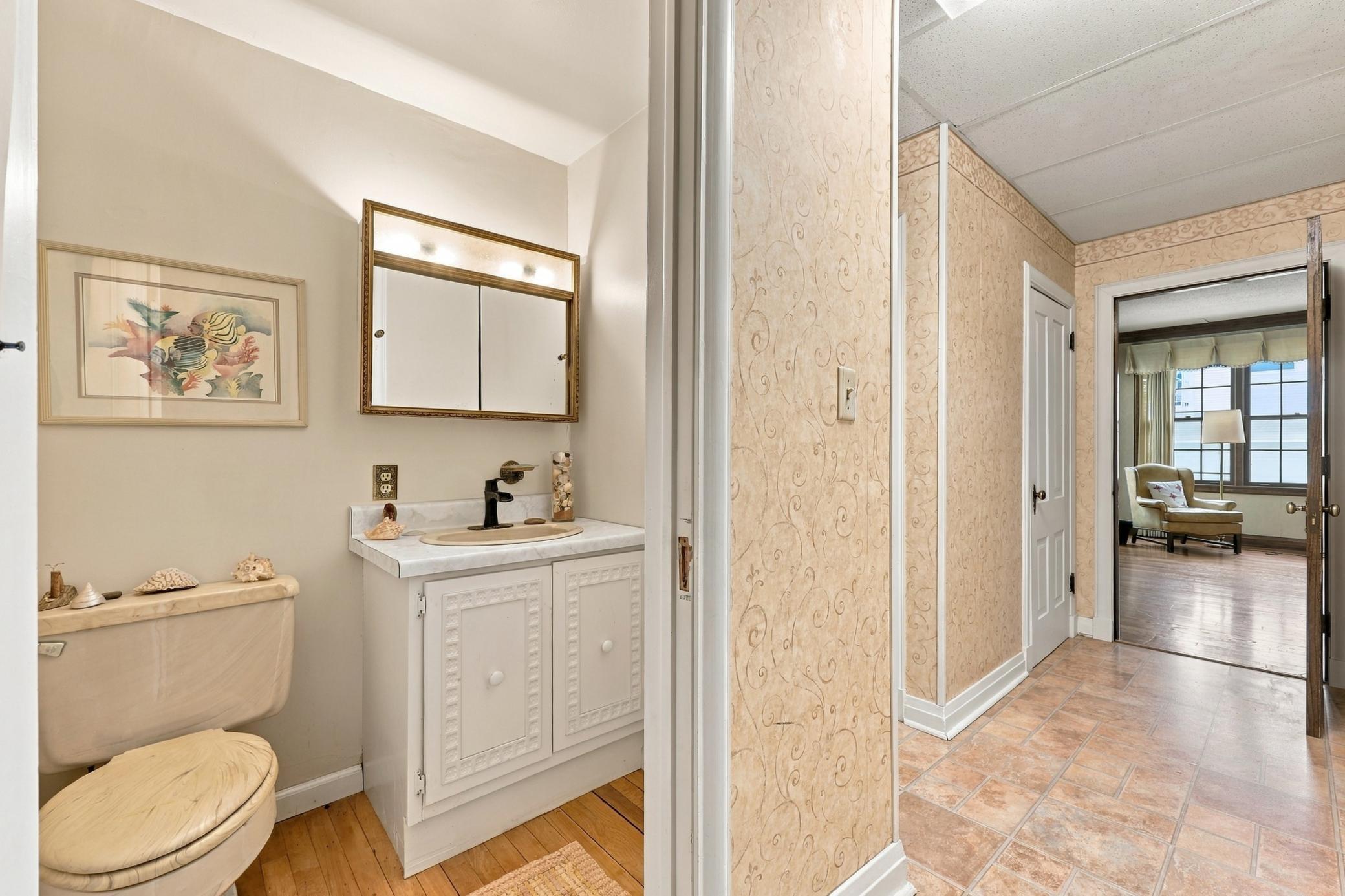 1897 single family home for sale at 1332 5th Avenue S in Fargo, ND — 4 bed, 4 bath (photo 17 of 40)