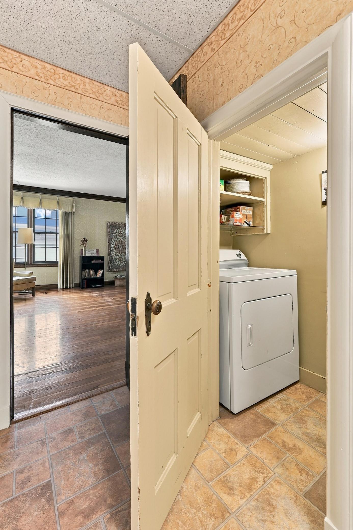 1897 single family home for sale at 1332 5th Avenue S in Fargo, ND — 4 bed, 4 bath (photo 20 of 40)
